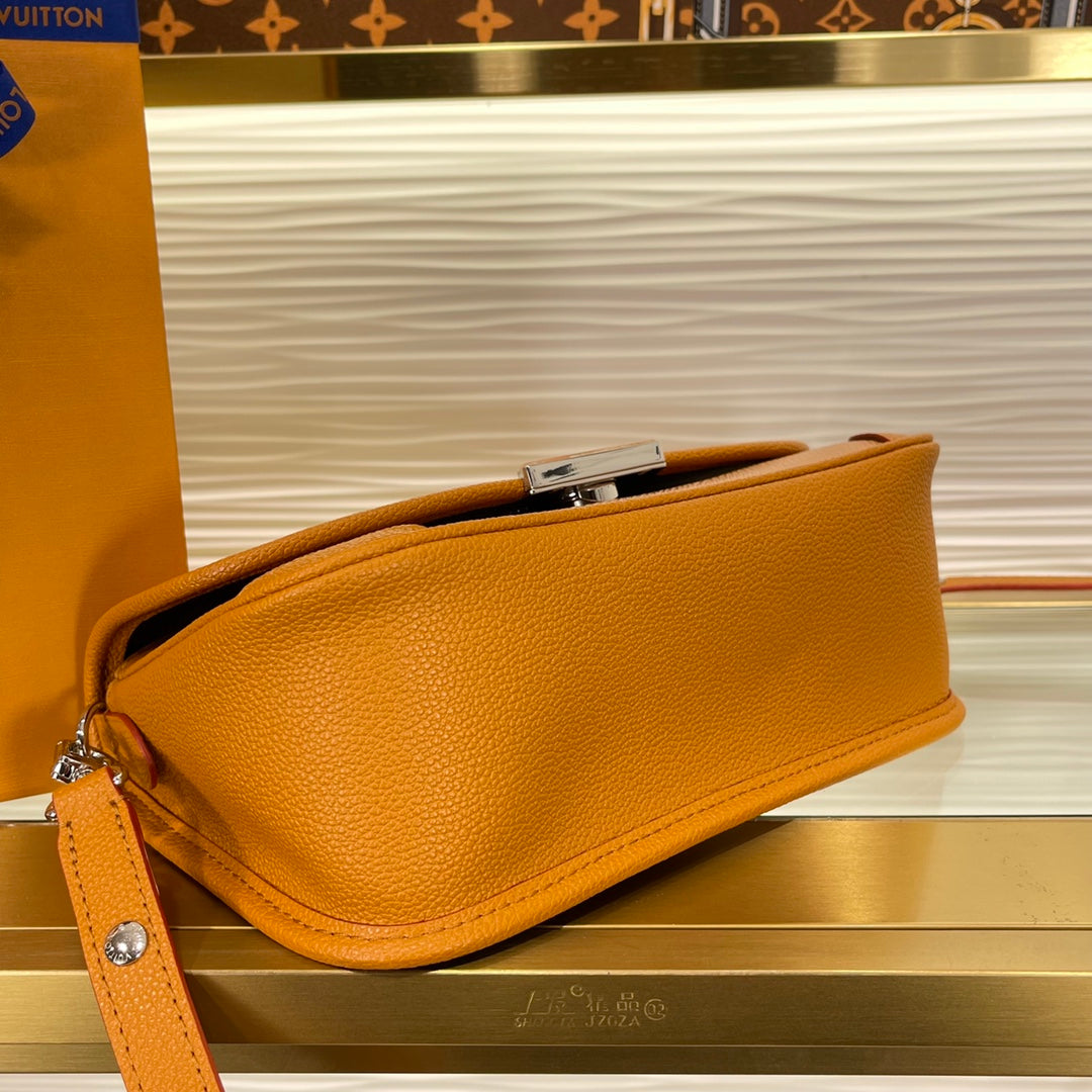 Louis Vuitton Buci Shoulder Bag - Gold Epi Leather - Tan