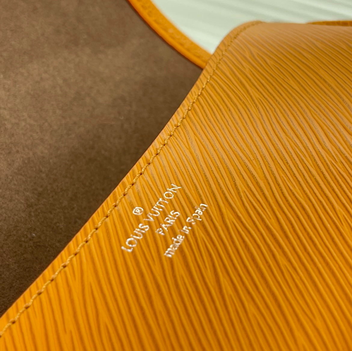 Louis Vuitton Buci Shoulder Bag - Gold Epi Leather - Tan