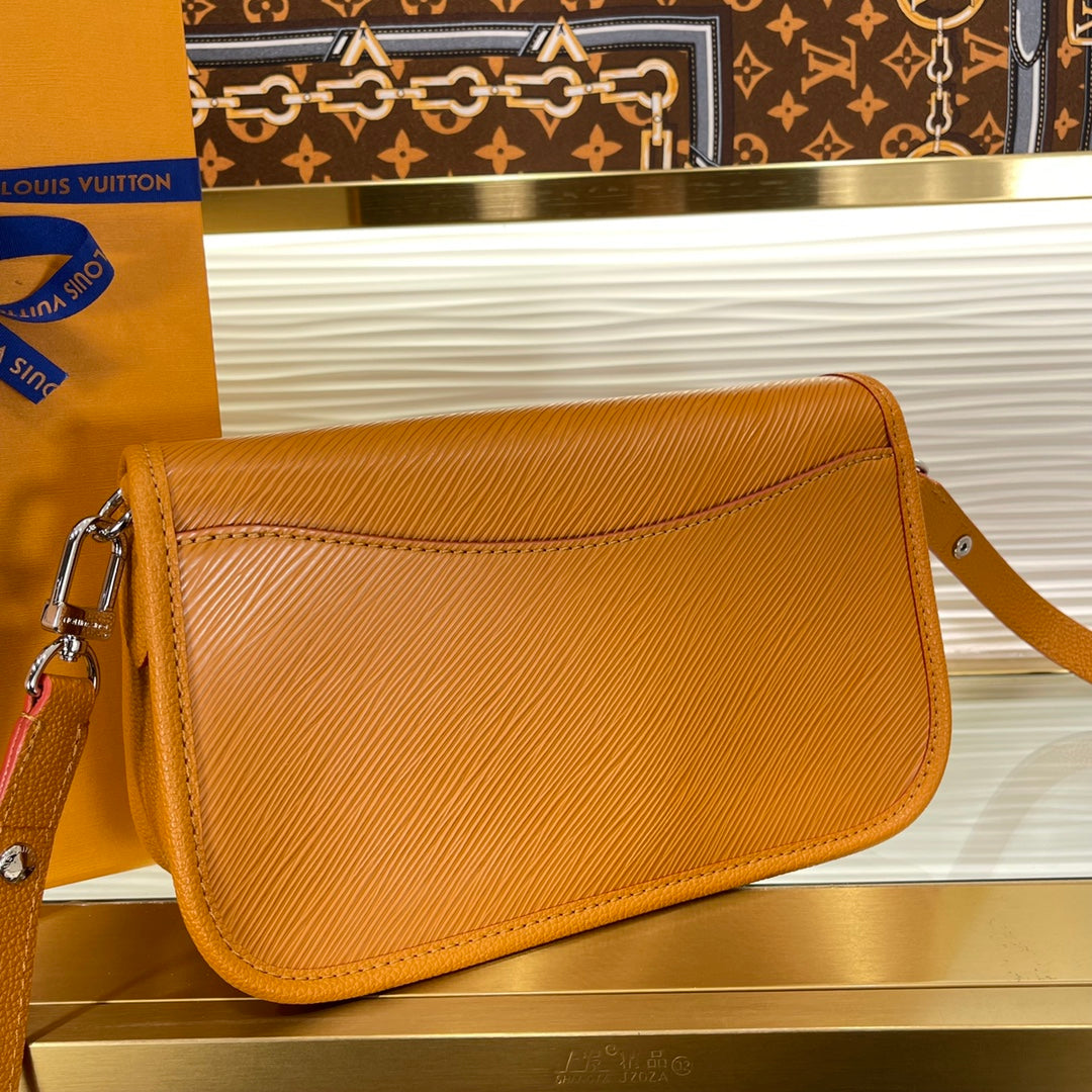 Louis Vuitton Buci Shoulder Bag - Gold Epi Leather - Tan