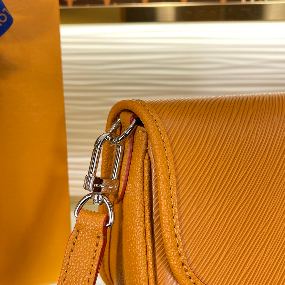 Louis Vuitton Buci Shoulder Bag - Gold Epi Leather - Tan