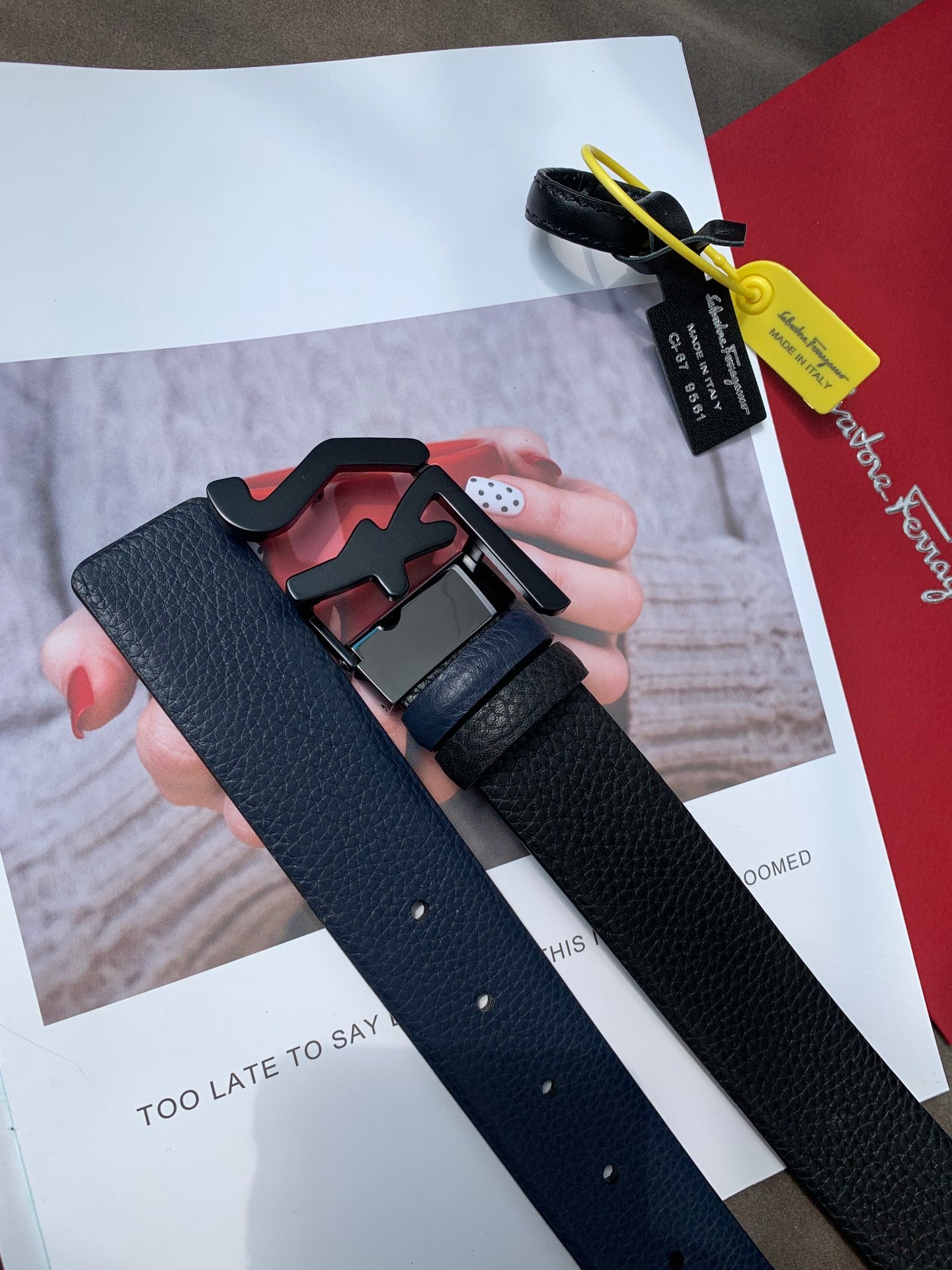 Salvatore Ferragamo Men's Reversible Gancini Buckle Leather Belt - Textured Black and Navy Blue Leather - Matte Black Hardware