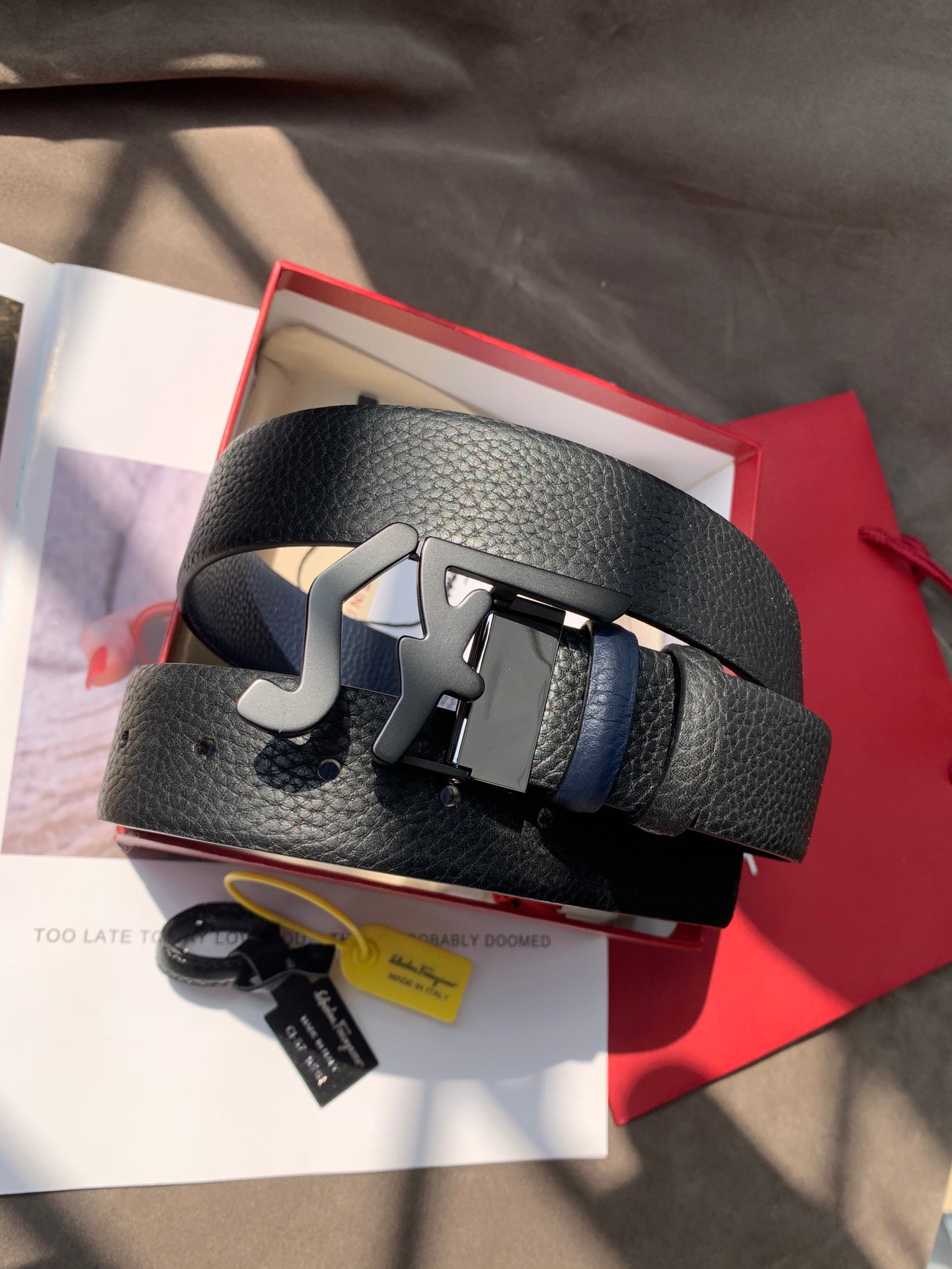Salvatore Ferragamo Men's Reversible Gancini Buckle Leather Belt - Textured Black and Navy Blue Leather - Matte Black Hardware