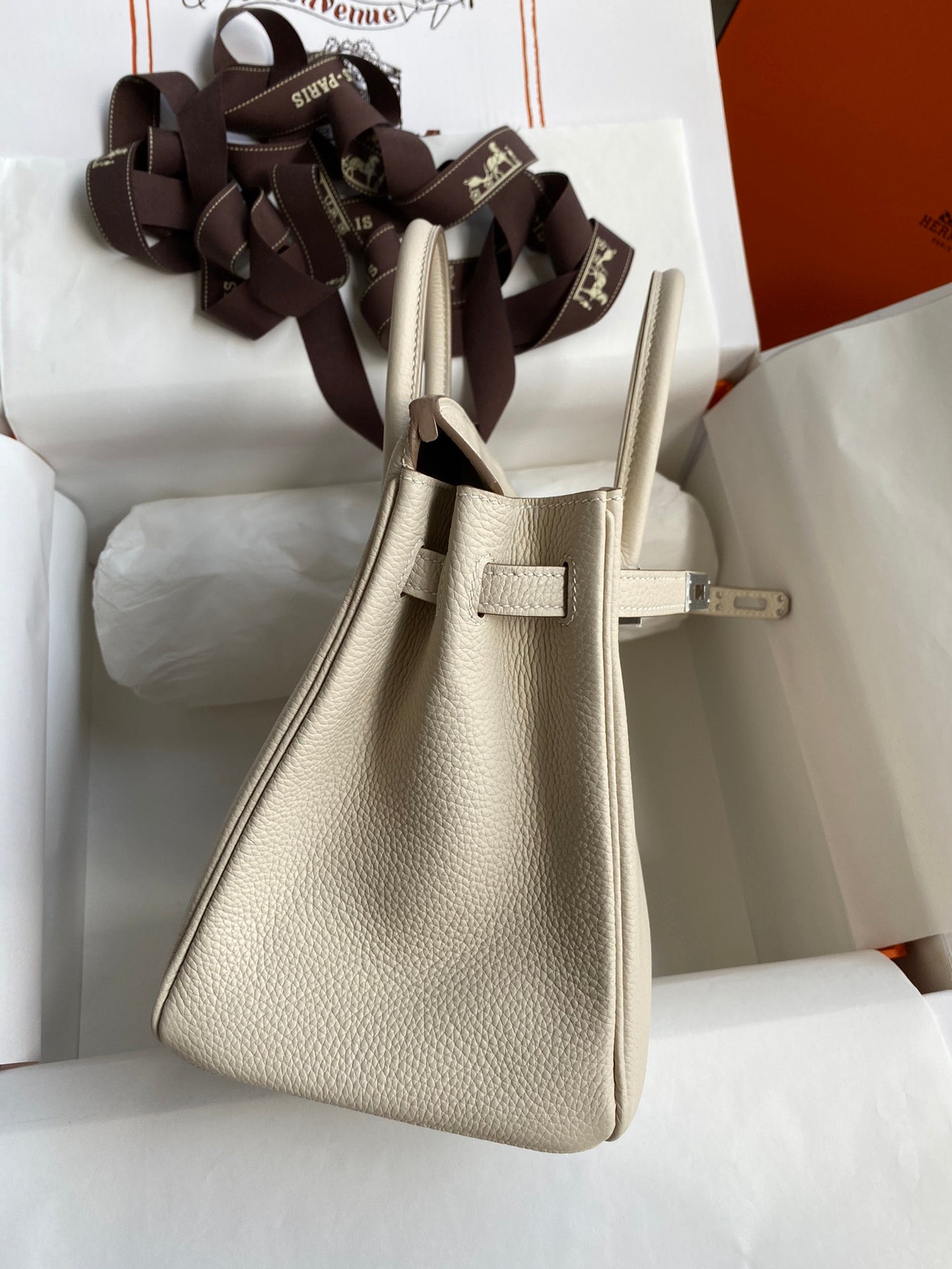 Hermès Birkin 25 Handbag in Cream Leather with Palladium Hardware