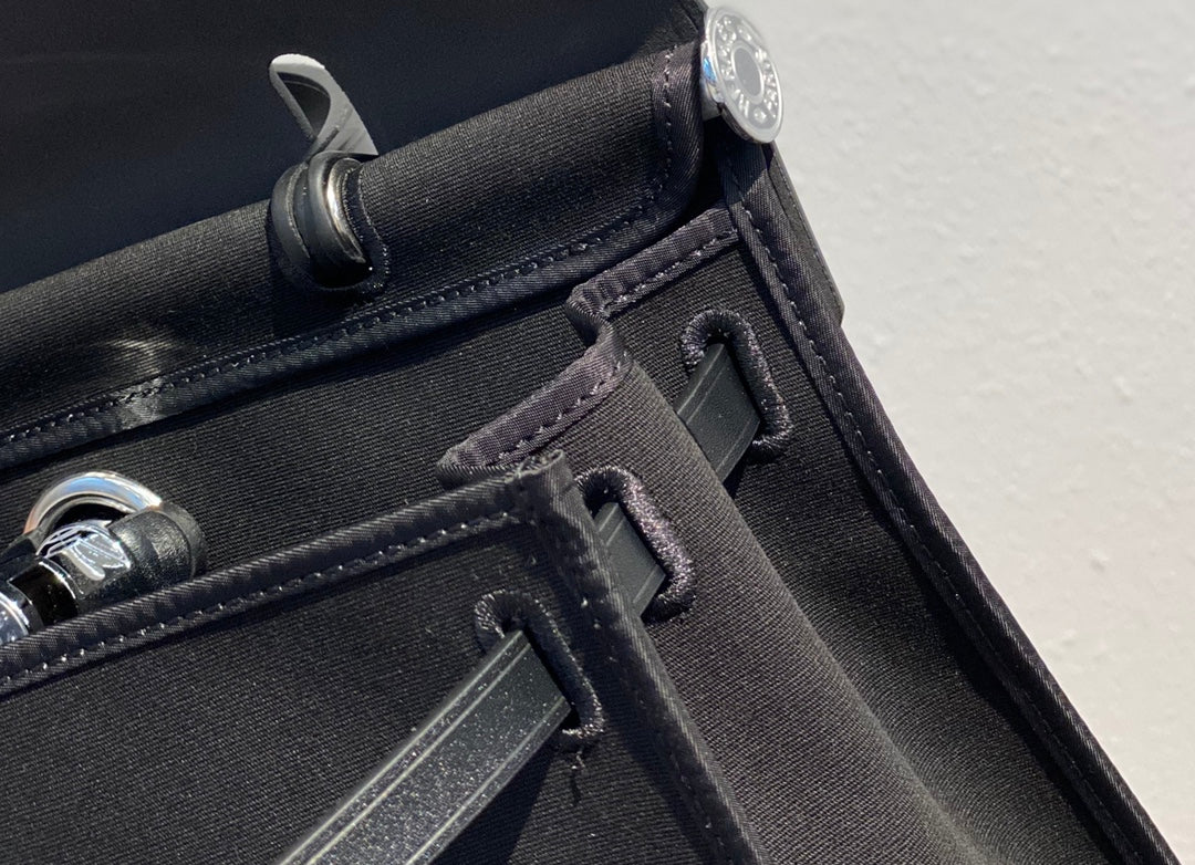 Elegant Black Structured Top-Handle Handbag - Versatile Satchel with Shoulder Strap