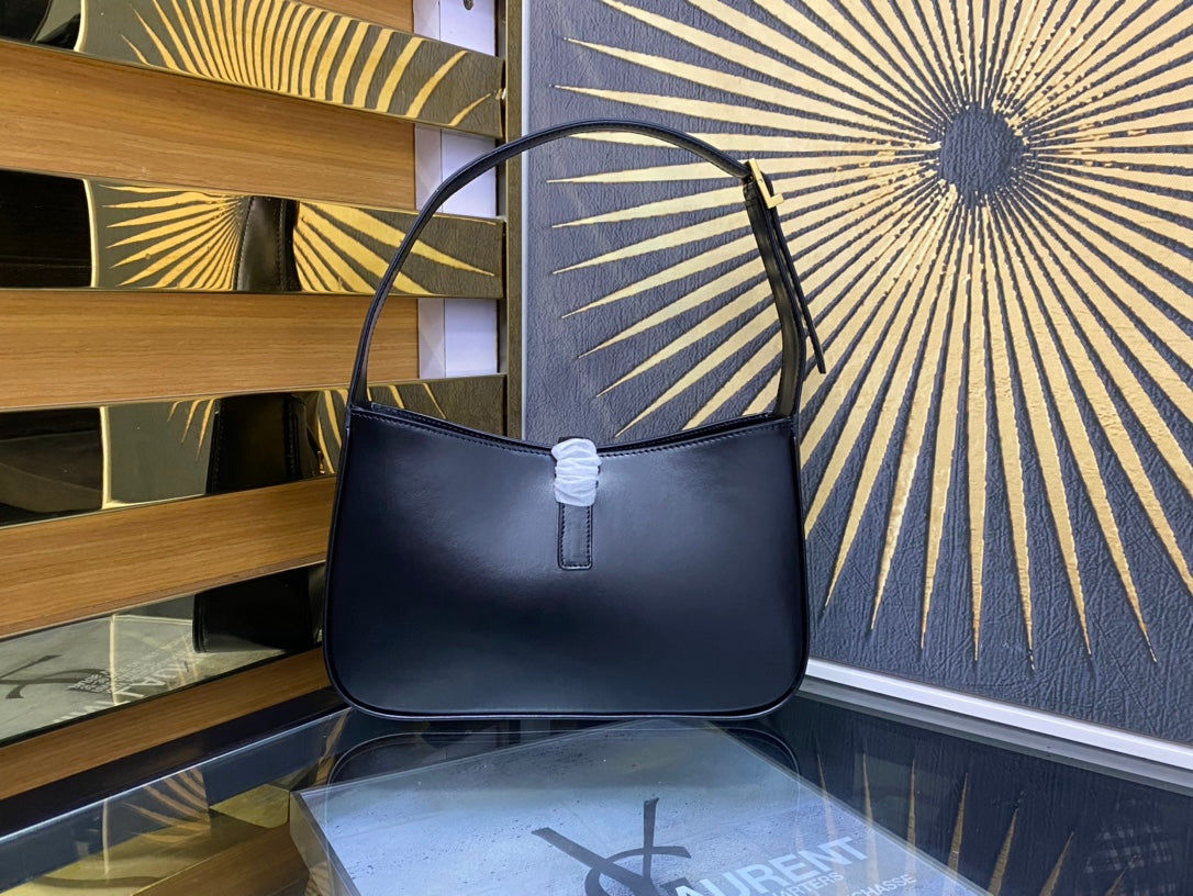 Saint Laurent Le 5 à 7 Small Hobo Bag in Smooth Black Leather