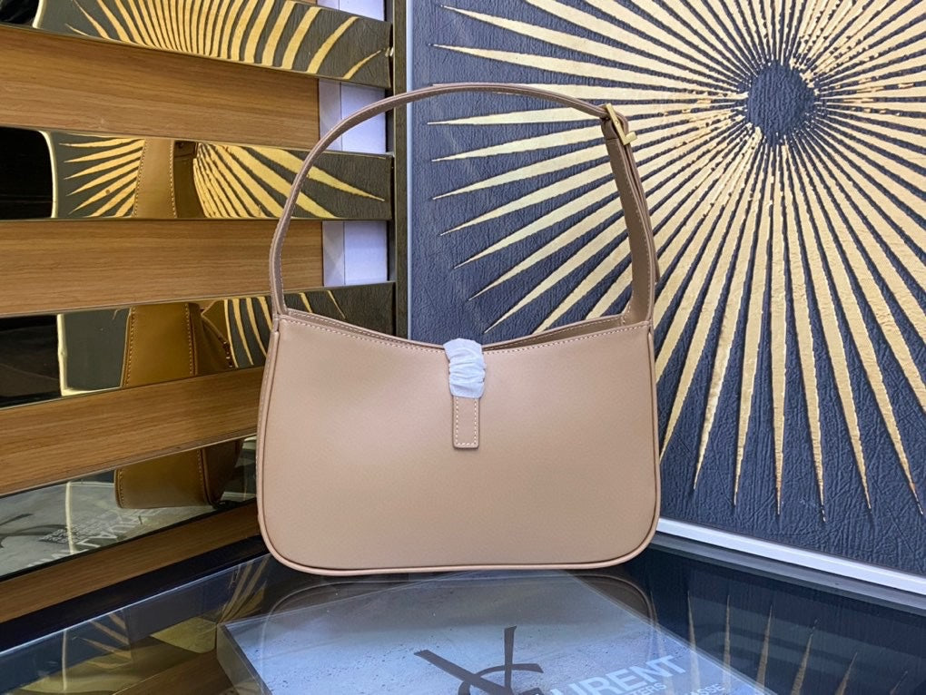 Saint Laurent LE 5 À 7 Hobo Bag in Beige Smooth Leather