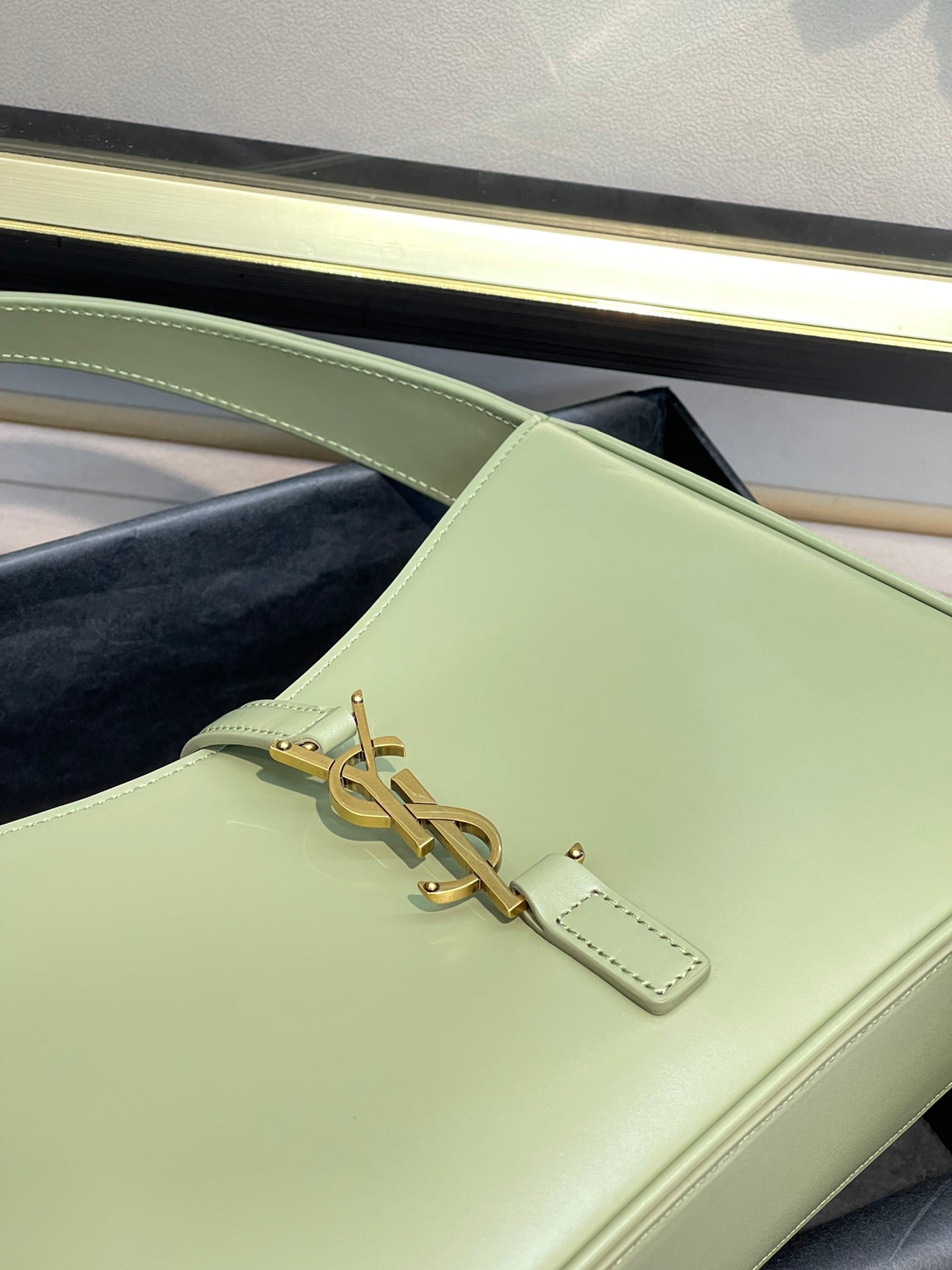 Saint Laurent Le 5 à 7 Leather Hobo Bag - Light Green