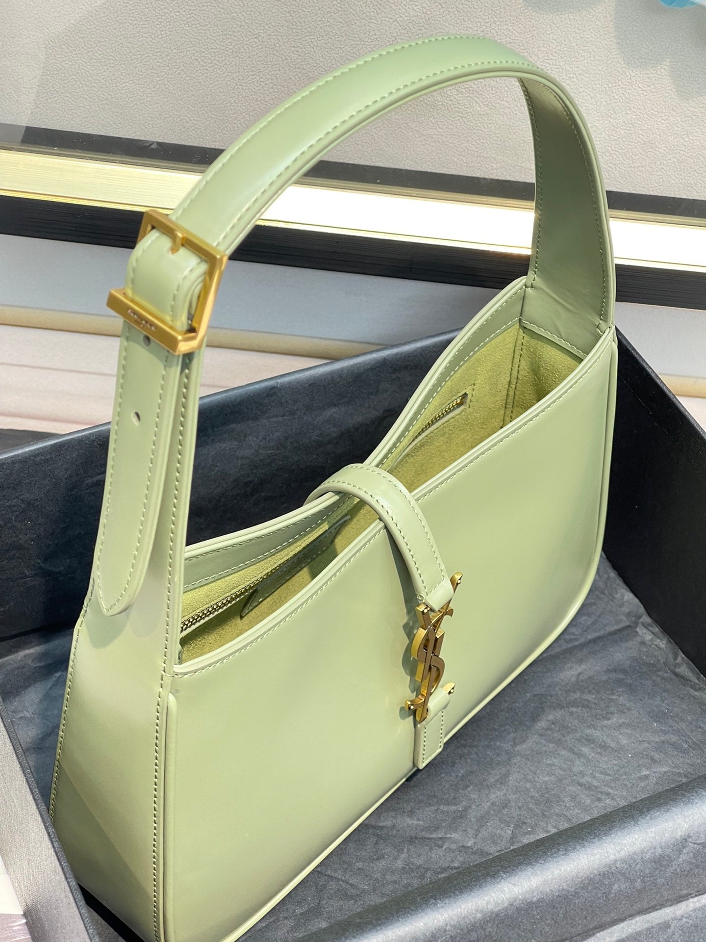 Saint Laurent Le 5 à 7 Leather Hobo Bag - Light Green