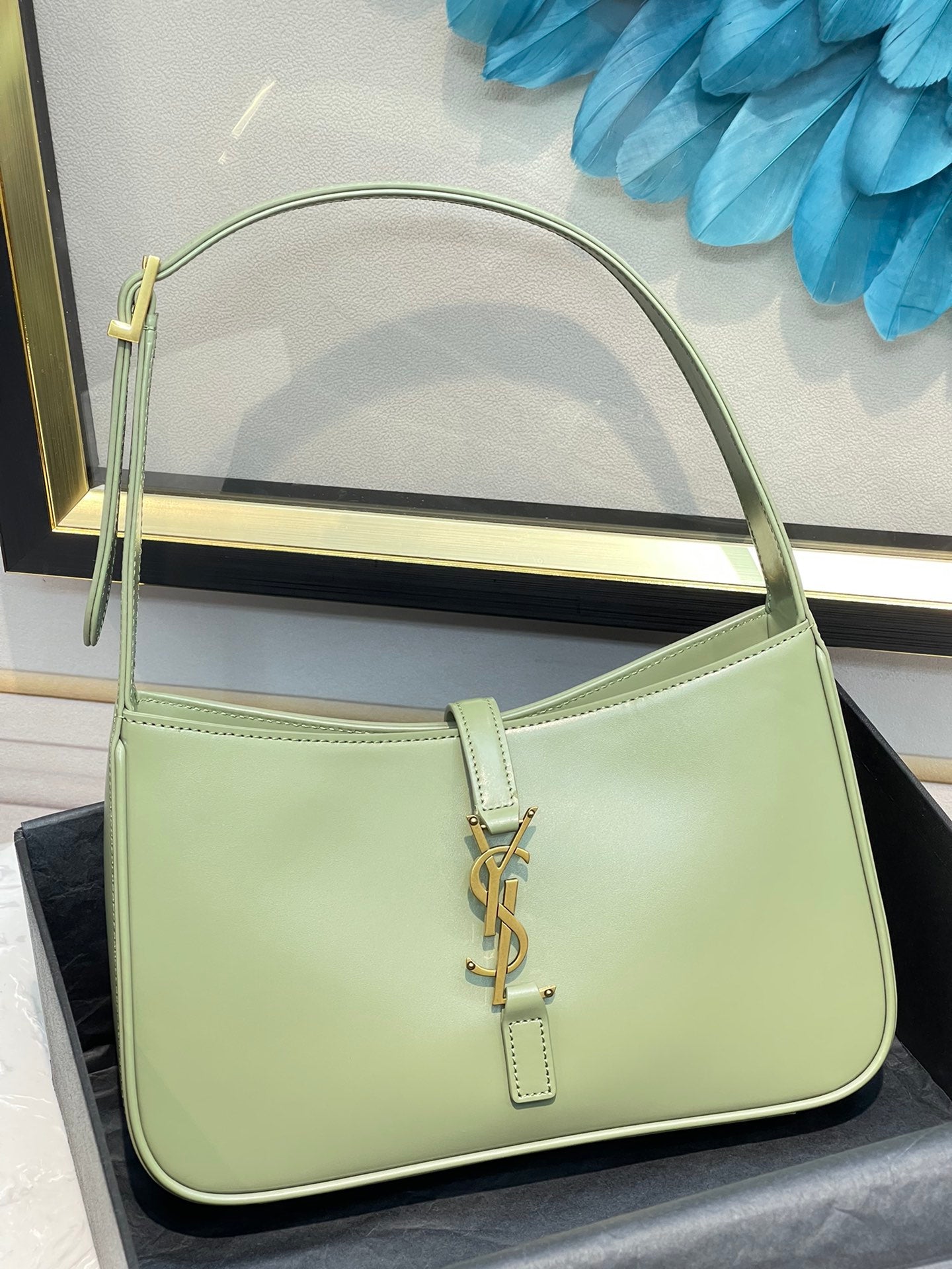 Saint Laurent Le 5 à 7 Leather Hobo Bag - Light Green