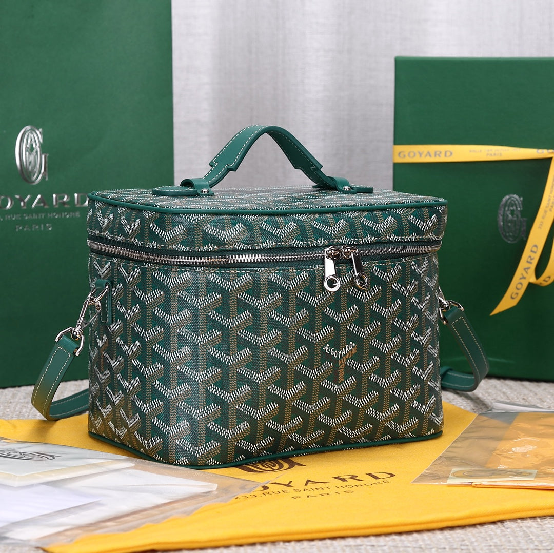 Gogy Vintage Green Chevron Monogram Vanity Case Shoulder Bag