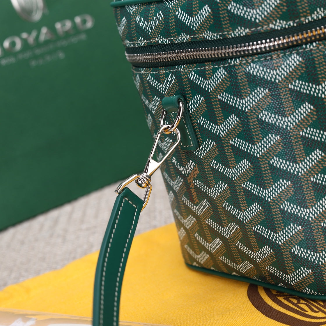 Gogy Vintage Green Chevron Monogram Vanity Case Shoulder Bag