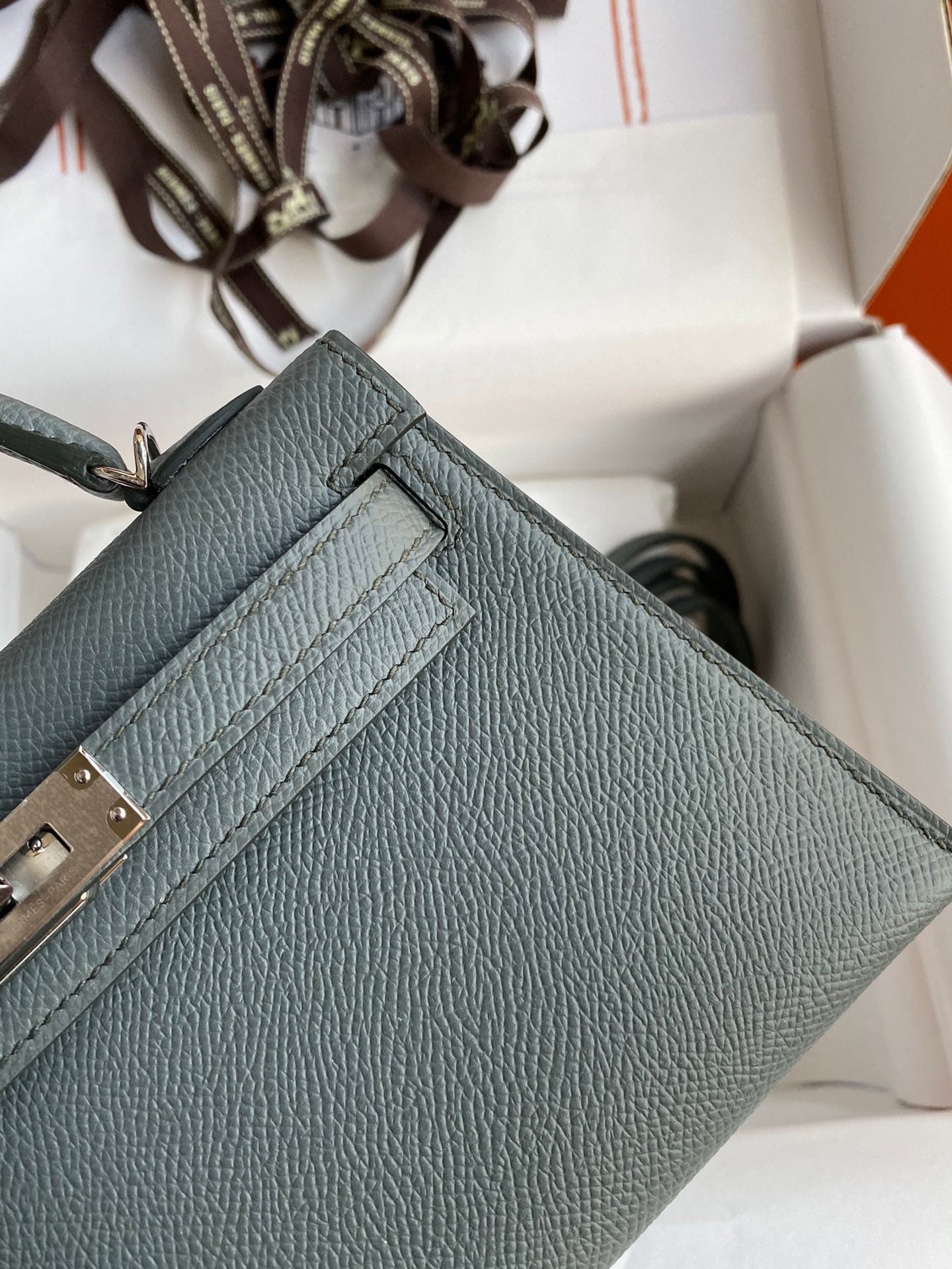 Hermès Kelly 25 Sellier Handbag - Grey Epsom Leather with Palladium Hardware