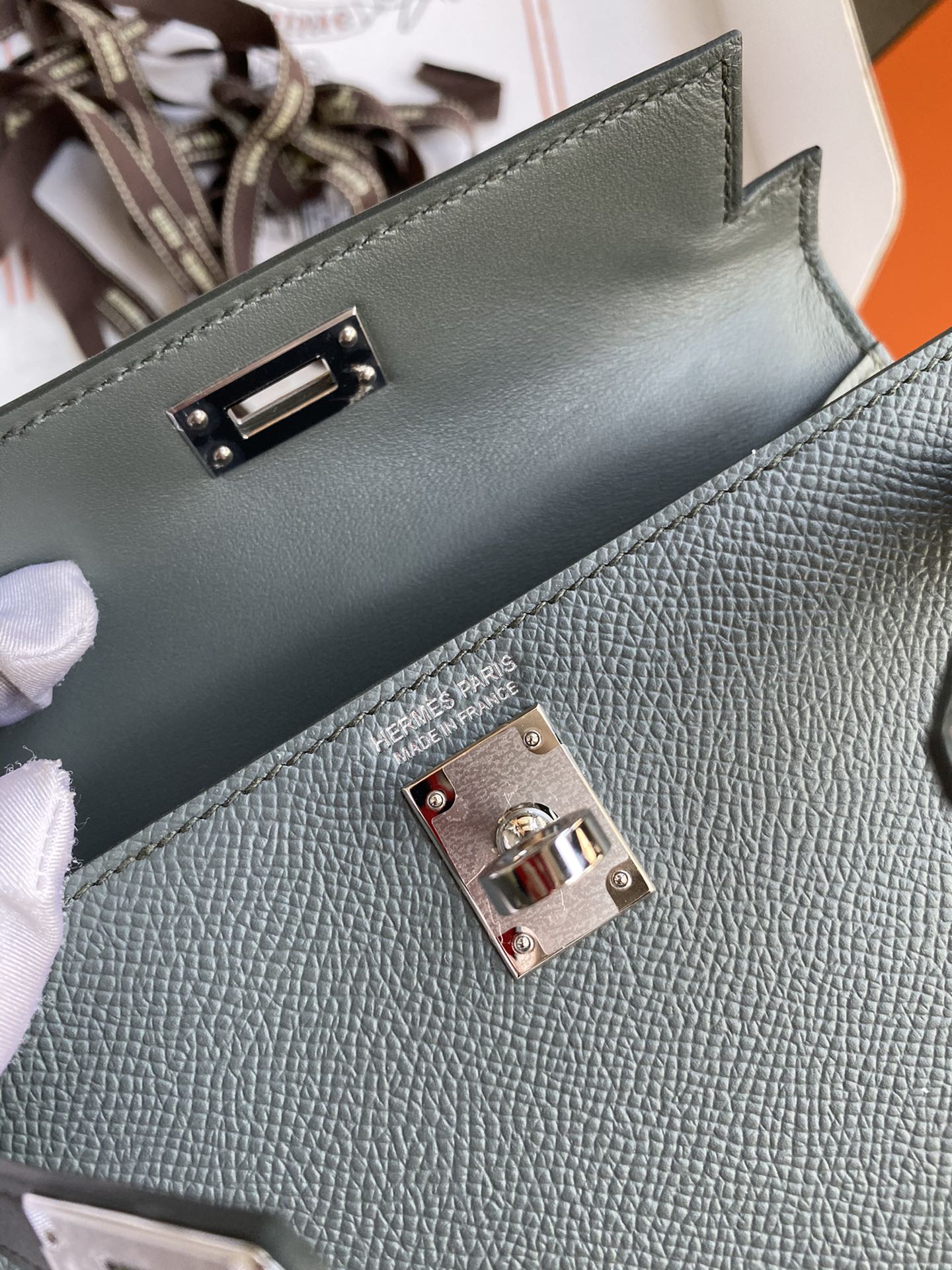 Hermès Kelly 25 Sellier Handbag - Grey Epsom Leather with Palladium Hardware