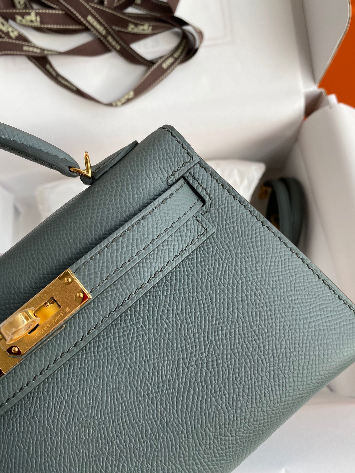 Elegant Teal Top-Handle Handbag with Gold-Tone Hardware - Luxury Style Shoulder Bag
