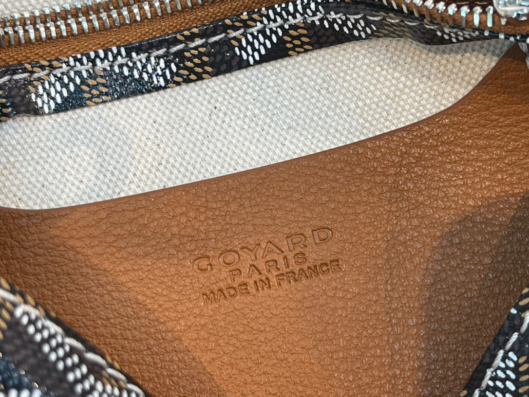 Gogy Classic Chevron Print Crossbody Clutch with Detachable Strap