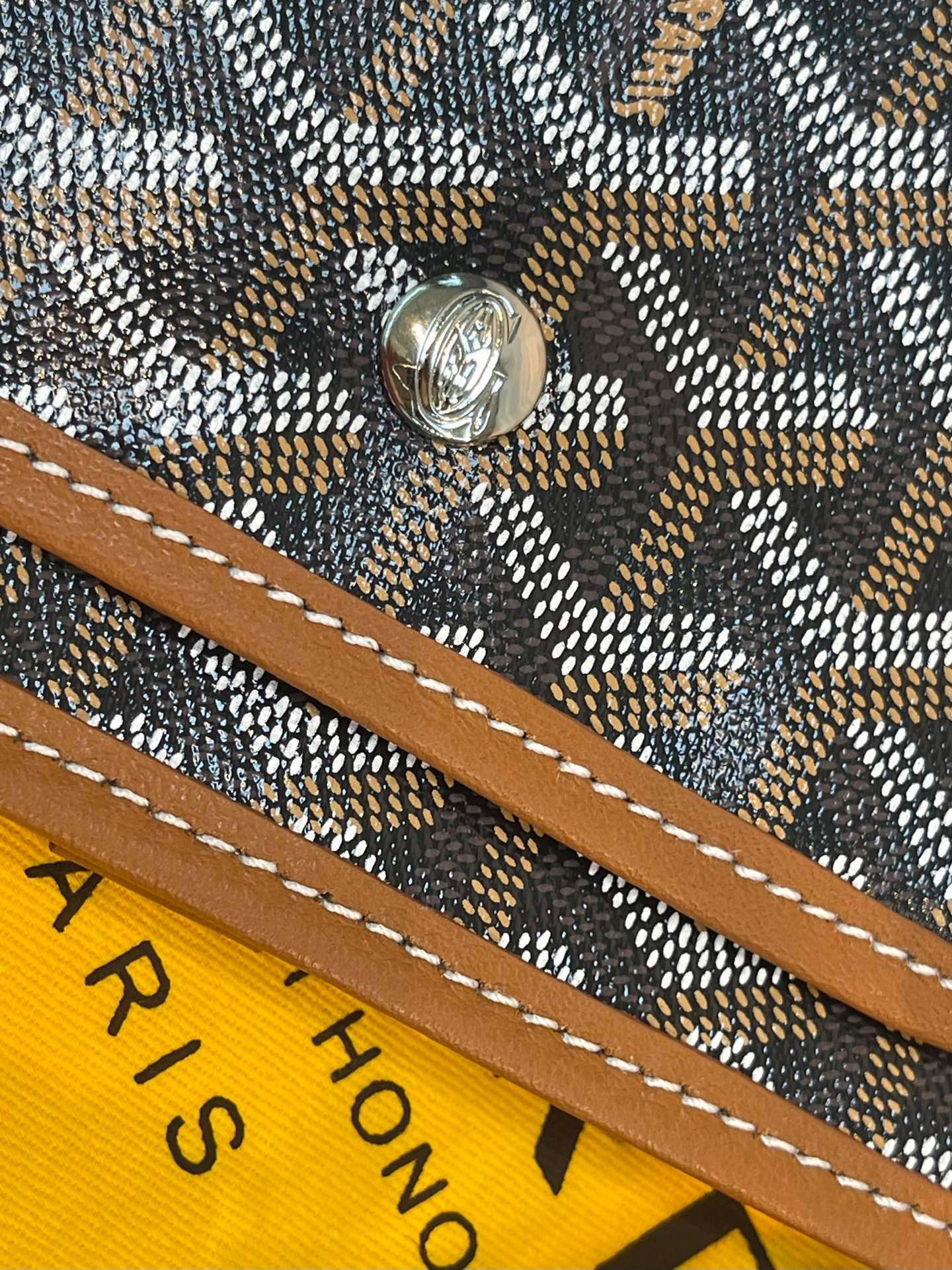Gogy Classic Chevron Print Crossbody Clutch with Detachable Strap
