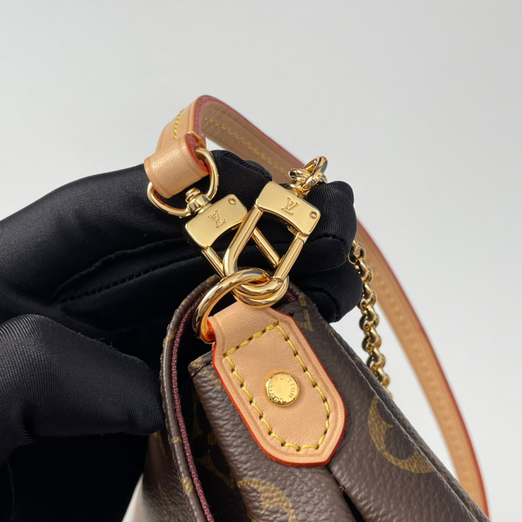 Louis Vuitton Favorite MM Monogram Canvas Crossbody Bag
