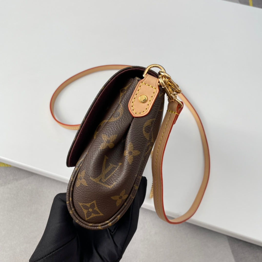 Louis Vuitton Favorite MM Monogram Canvas Crossbody Bag