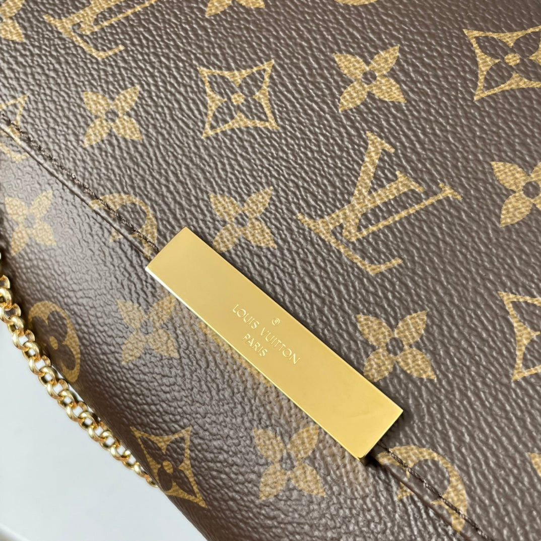 Louis Vuitton Favorite MM Monogram Canvas Crossbody Bag