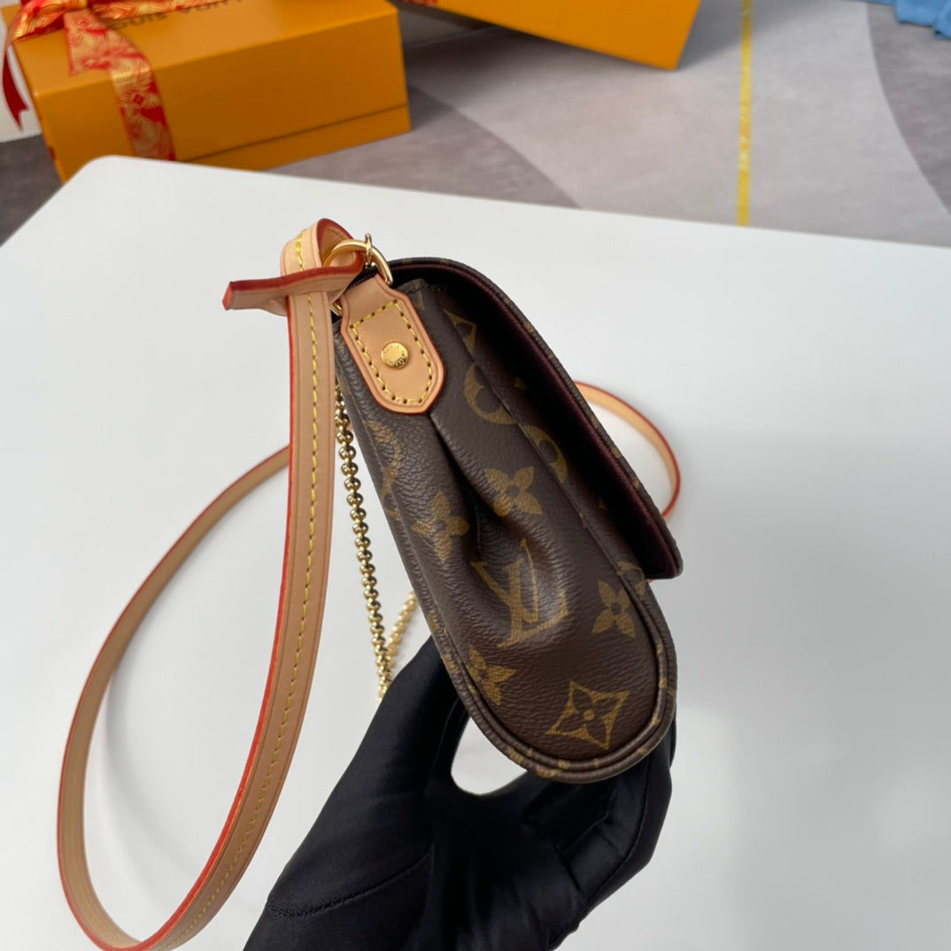 Louis Vuitton Favorite MM Monogram Canvas Crossbody Bag