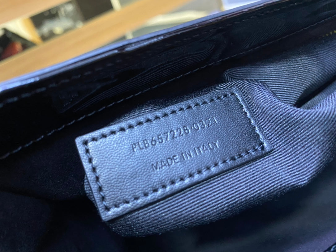 Saint Laurent Le 5 à 7 Patent Leather Hobo Bag - Black