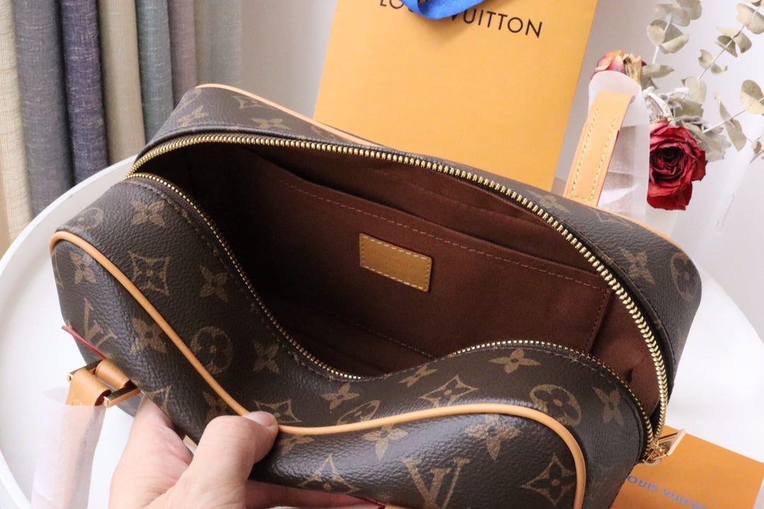Louis Vuitton Monogram Canvas Cite Shoulder Bag