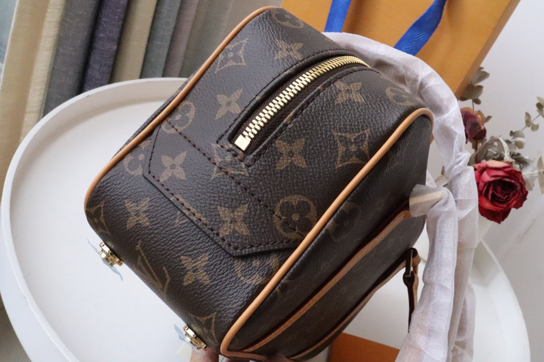 Louis Vuitton Monogram Canvas Cite Shoulder Bag
