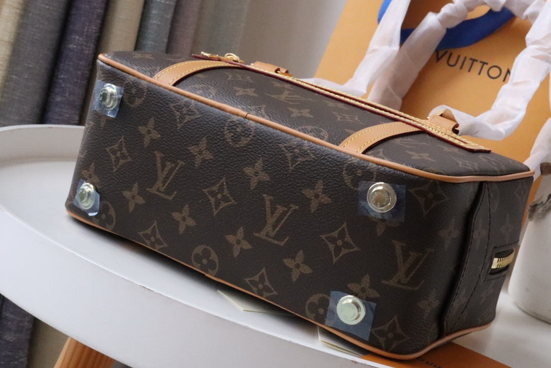 Louis Vuitton Monogram Canvas Cite Shoulder Bag
