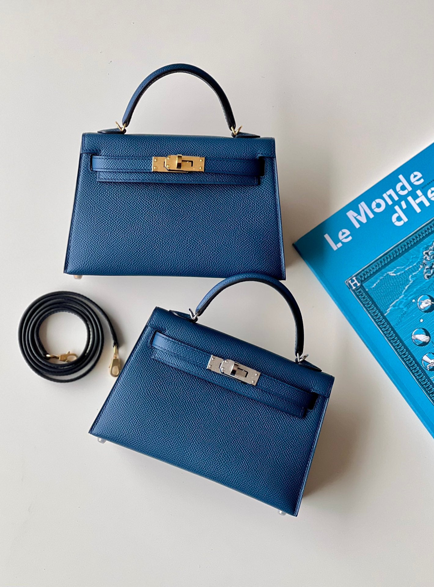 Hermès Kelly Leather Handbags - Iconic Luxury Top Handle Bags with Gold &amp; Silver Hardware