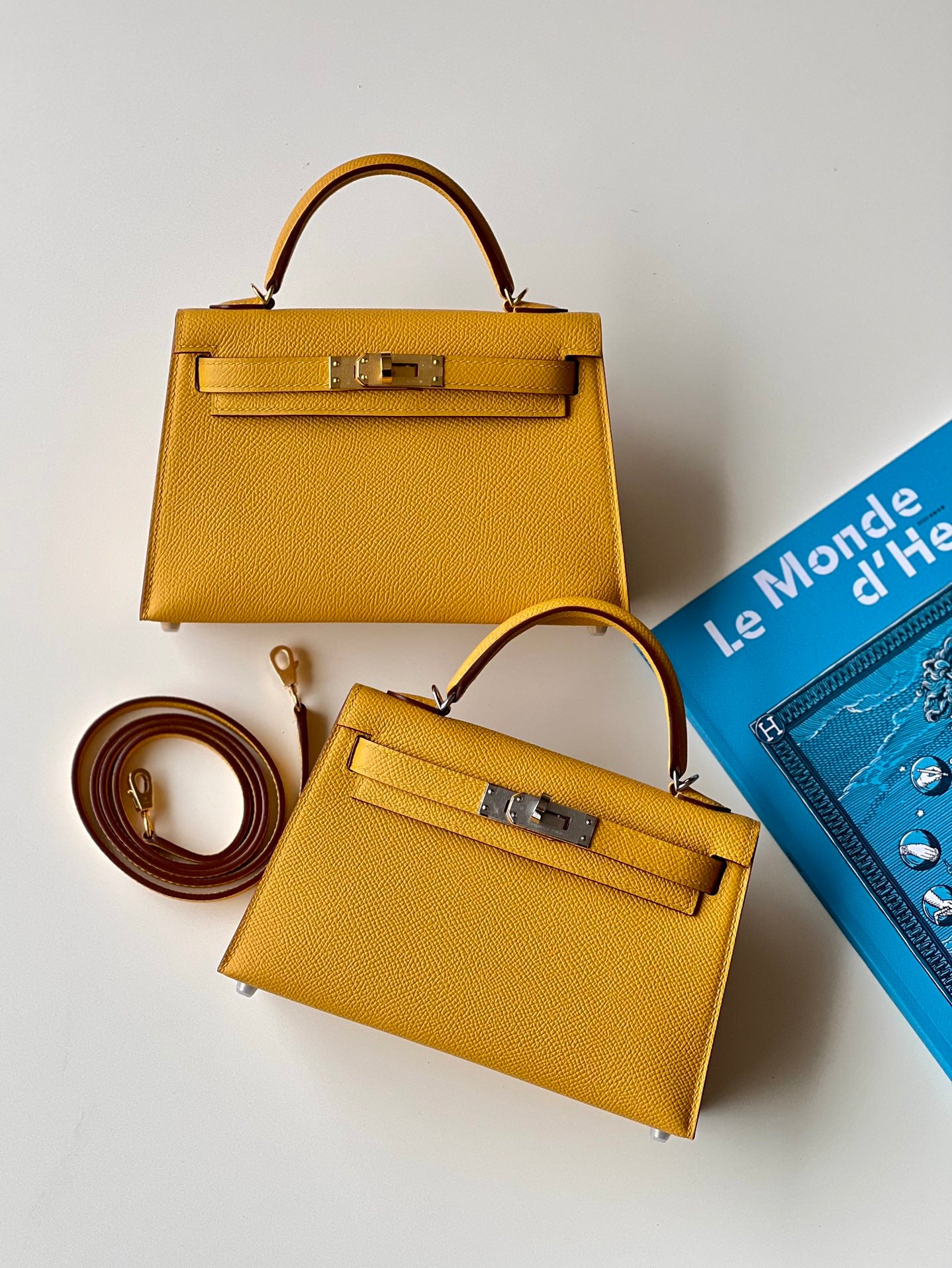 Hermès Kelly Leather Handbags - Iconic Luxury Top Handle Bags with Gold &amp; Silver Hardware