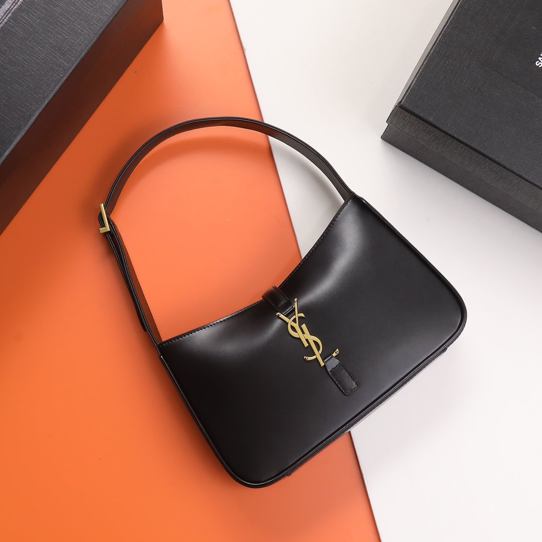 Saint Laurent Le 5 à 7 Small Hobo Bag in Smooth Leather - Black