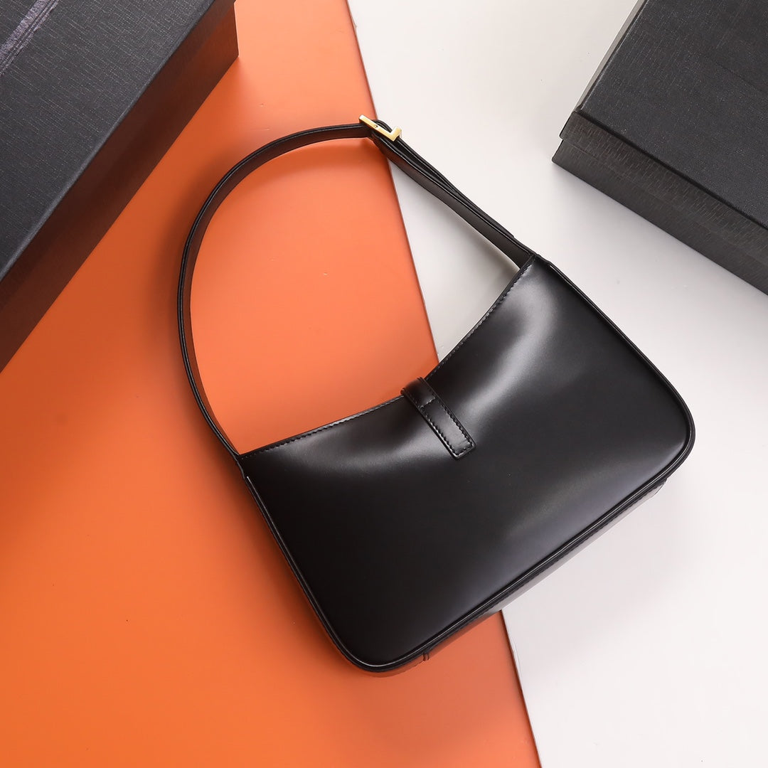 Saint Laurent Le 5 à 7 Small Hobo Bag in Smooth Leather - Black