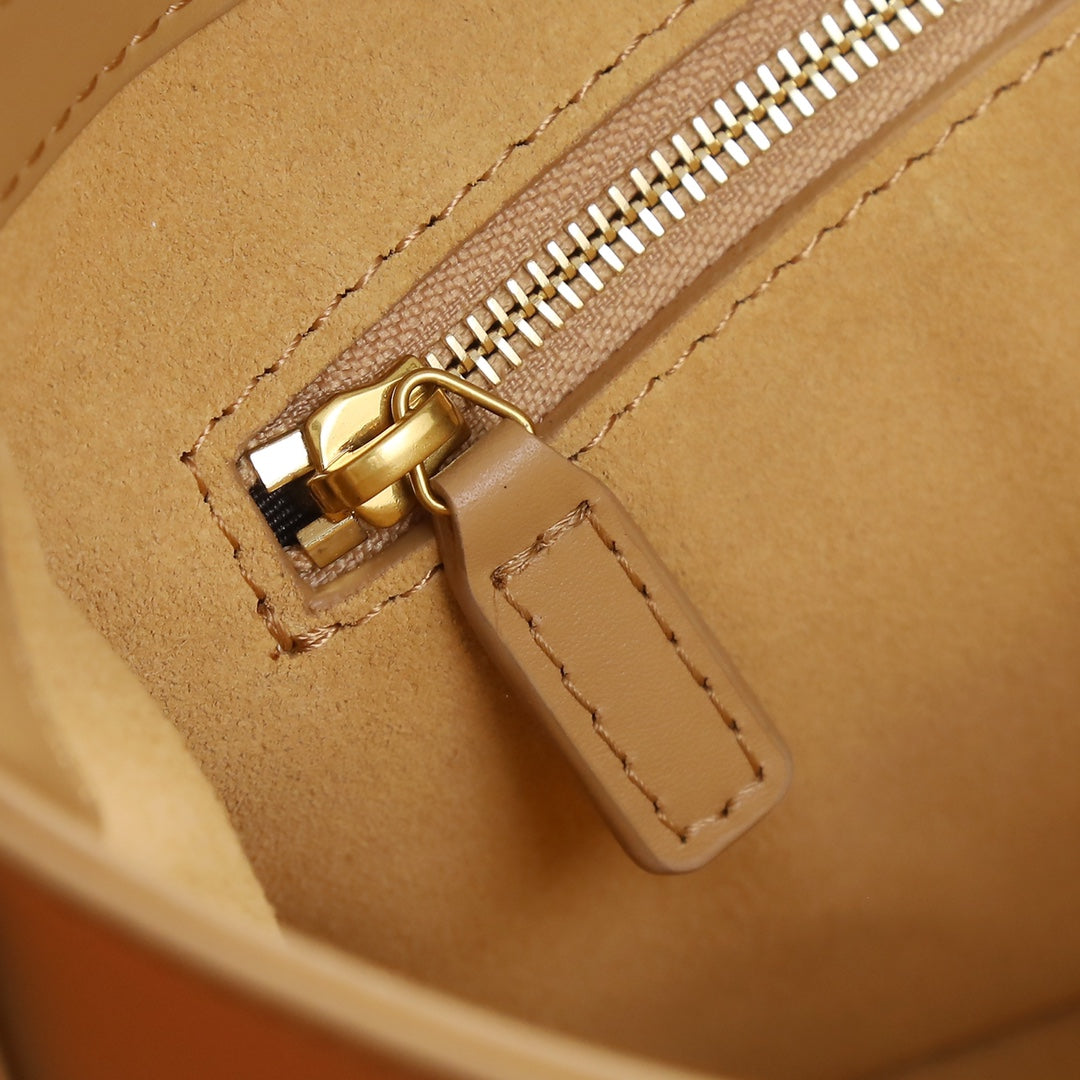 Saint Laurent Le 5 à 7 Hobo Bag in Smooth Leather - Beige