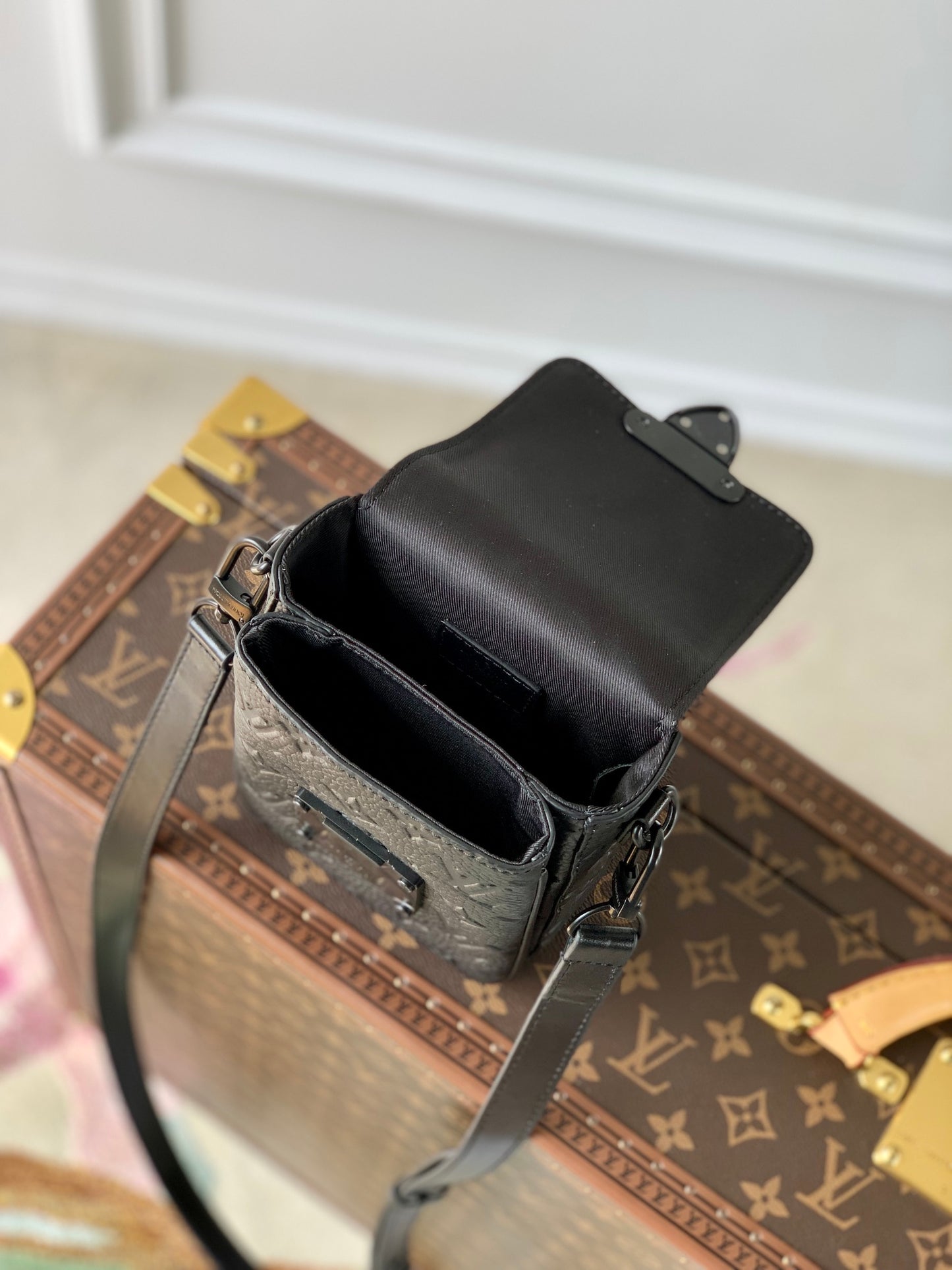 Louis Vuitton S-Lock Vertical Wearable Wallet Monogram Taurillon Leather Black