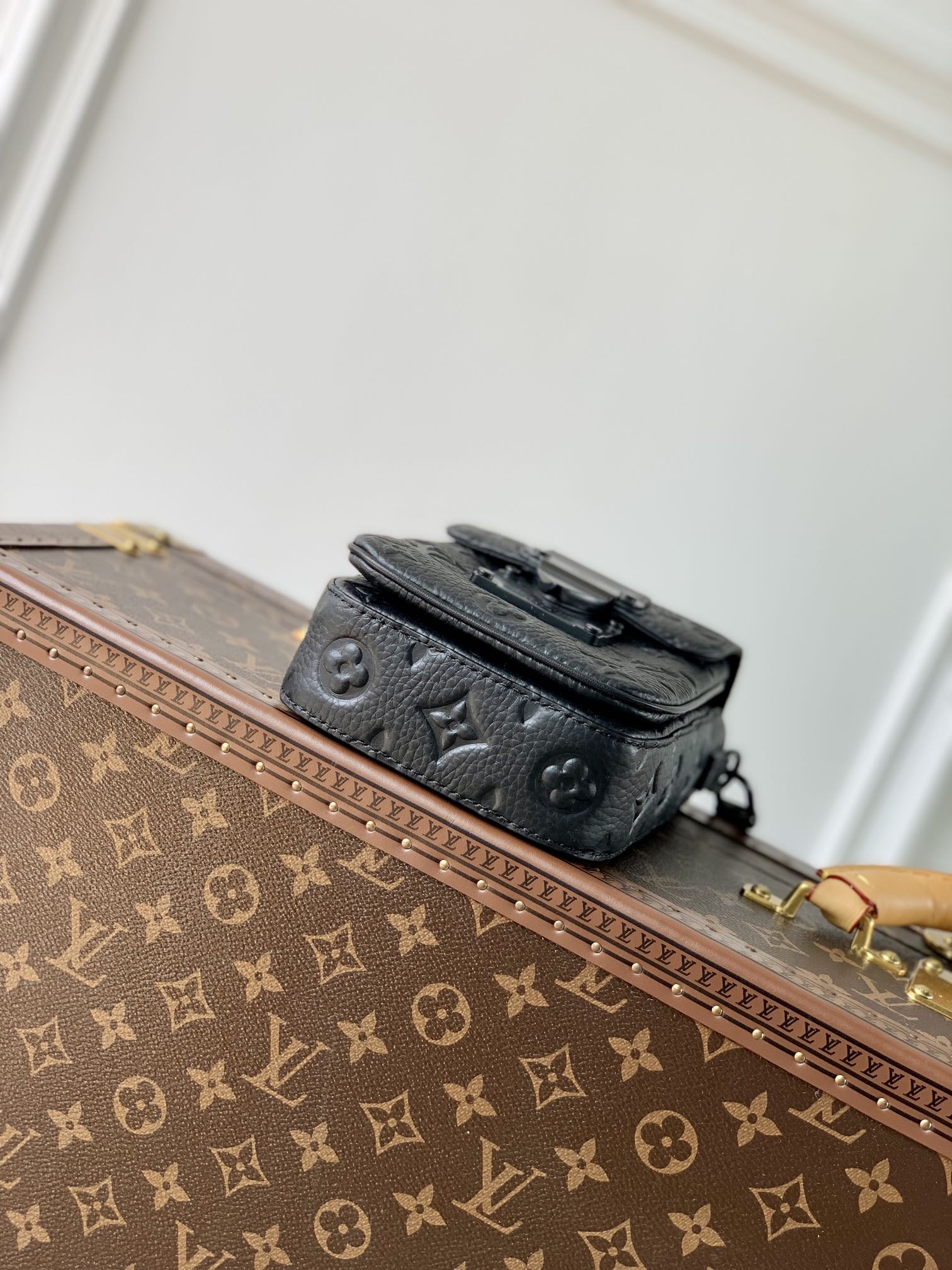 Louis Vuitton S-Lock Vertical Wearable Wallet Monogram Taurillon Leather Black