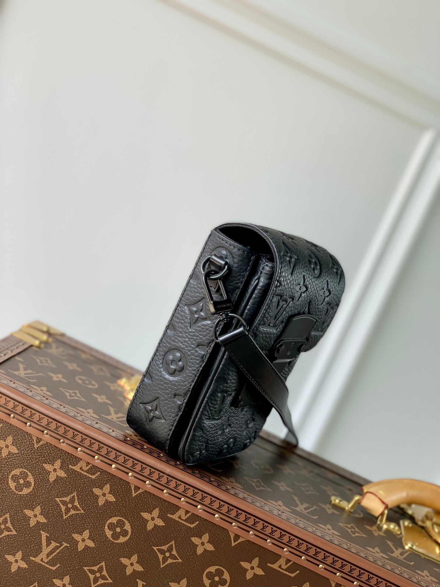 Louis Vuitton S-Lock Vertical Wearable Wallet Monogram Taurillon Leather Black