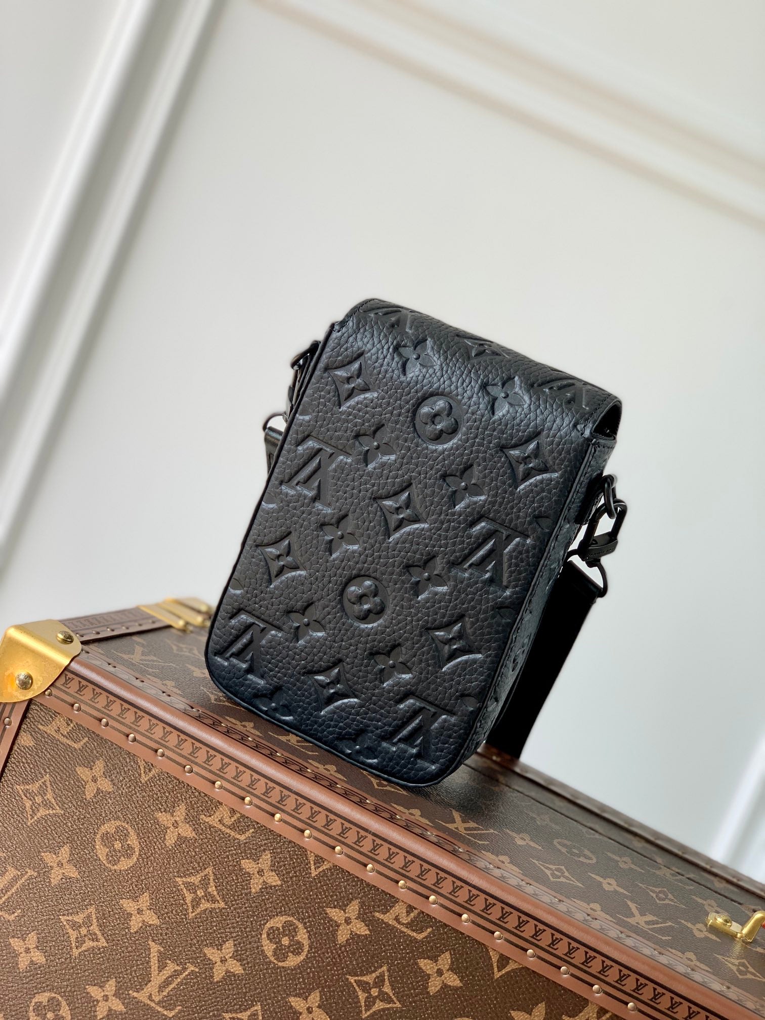 Louis Vuitton S-Lock Vertical Wearable Wallet Monogram Taurillon Leather Black