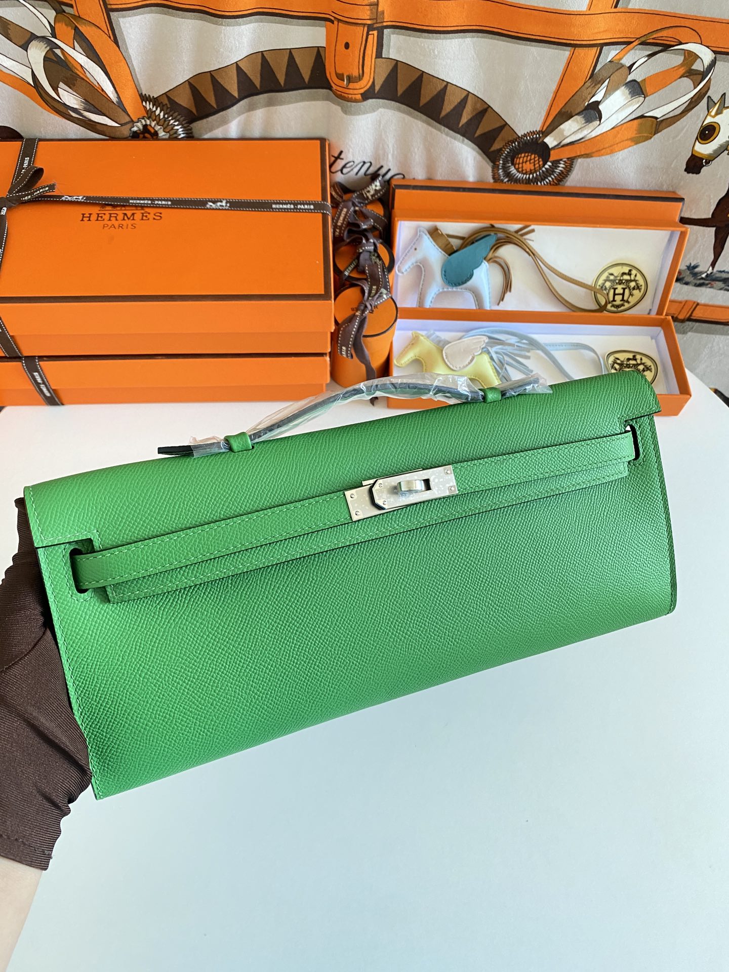 Hermès Kelly Cut Clutch Bag in Vibrant Green Leather with Silver Hardware