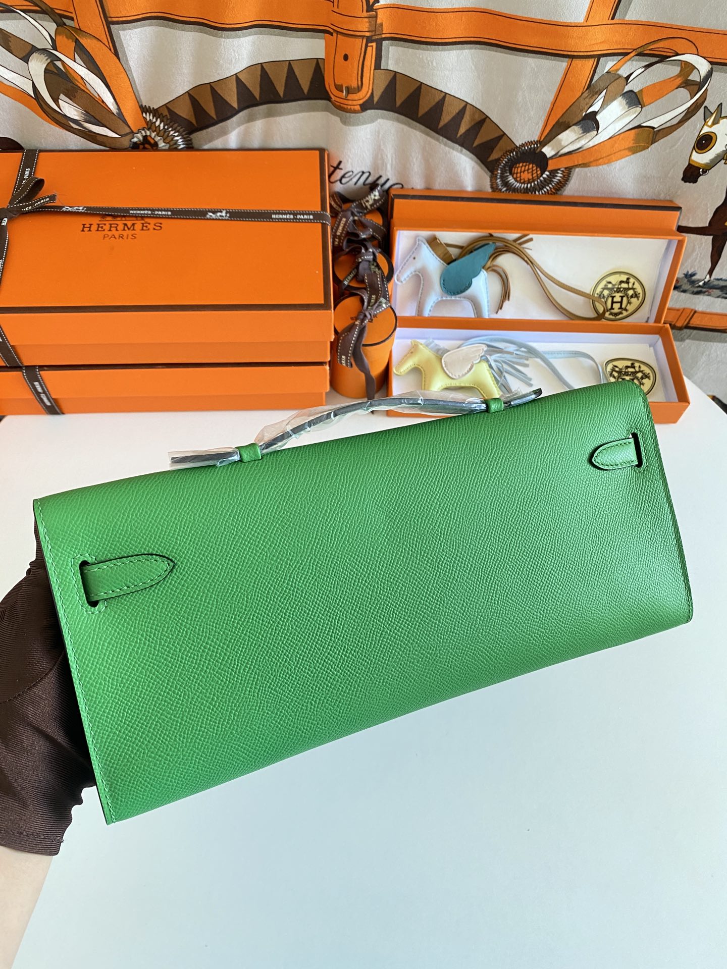 Hermès Kelly Cut Clutch Bag in Vibrant Green Leather with Silver Hardware