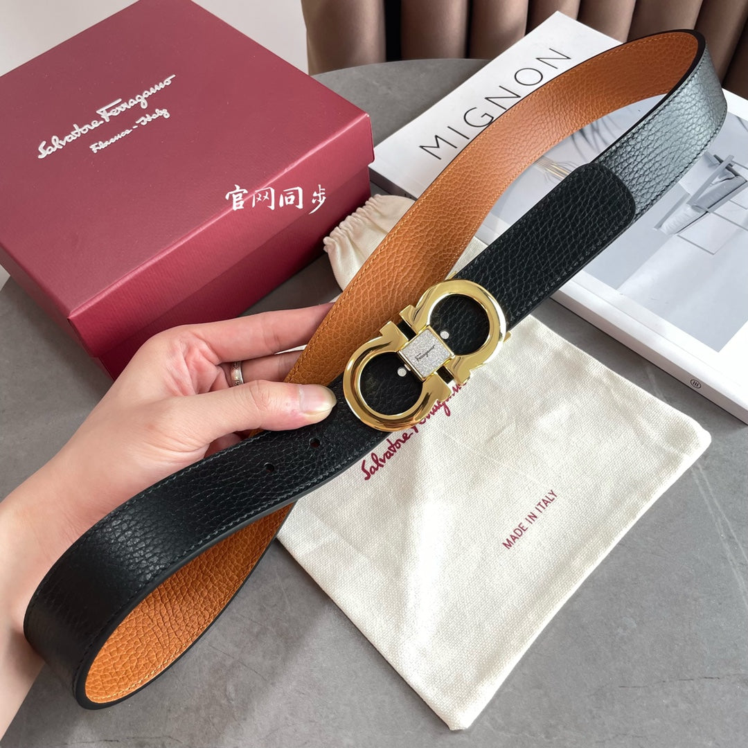 Salvatore Ferragamo Gancini Reversible Belt in Black Pebbled Leather with Gold-Tone Buckle, 35mm