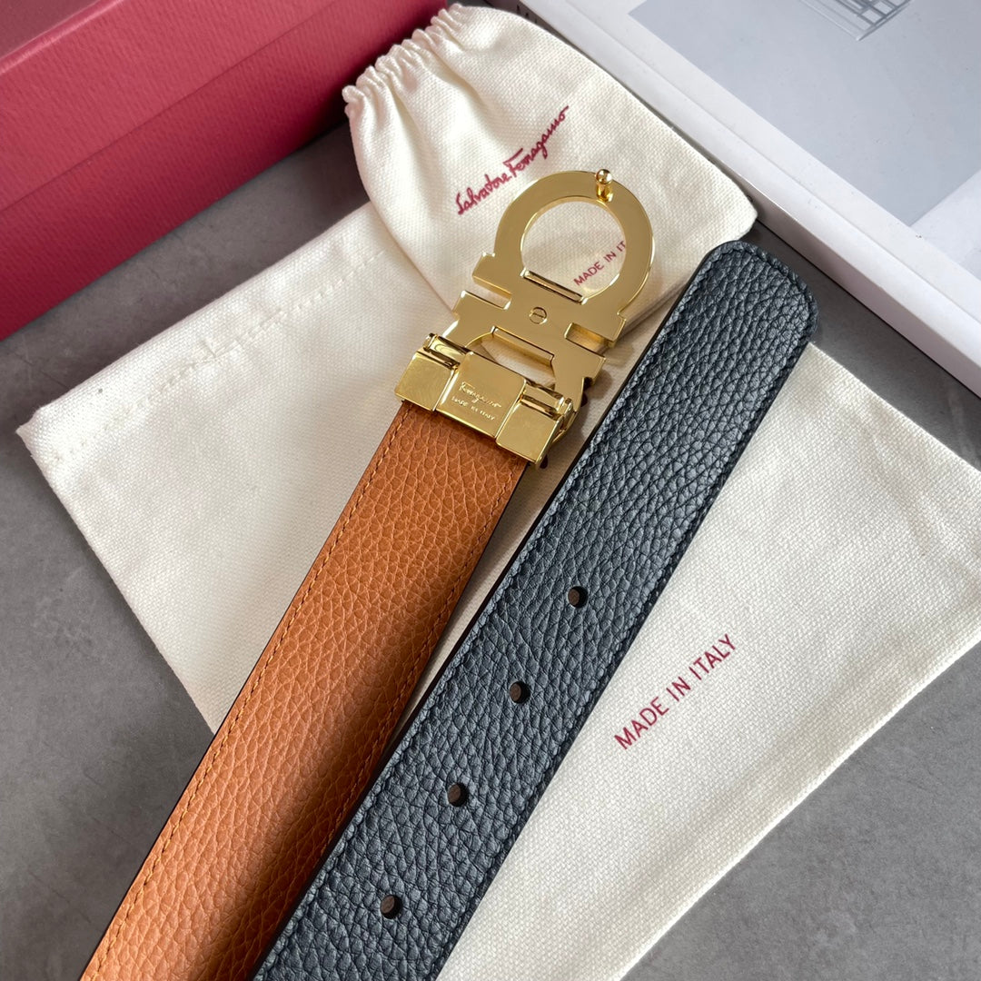 Salvatore Ferragamo Gancini Reversible Belt in Black Pebbled Leather with Gold-Tone Buckle, 35mm