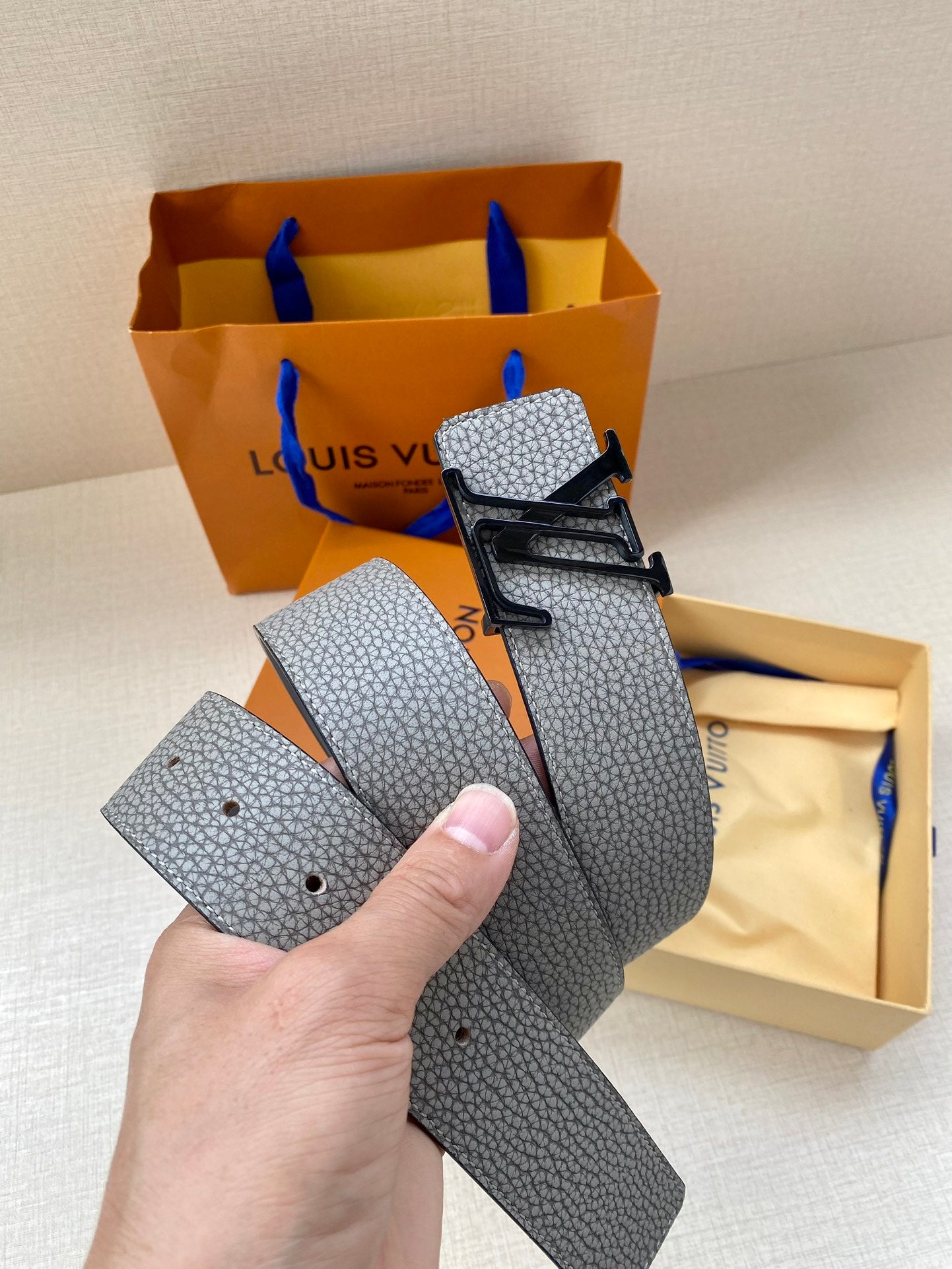 Louis Vuitton LV Initiales 40mm Grey Textured Leather Men's Belt with Matte Black Buckle - Designer Luxury Fashion Accessory