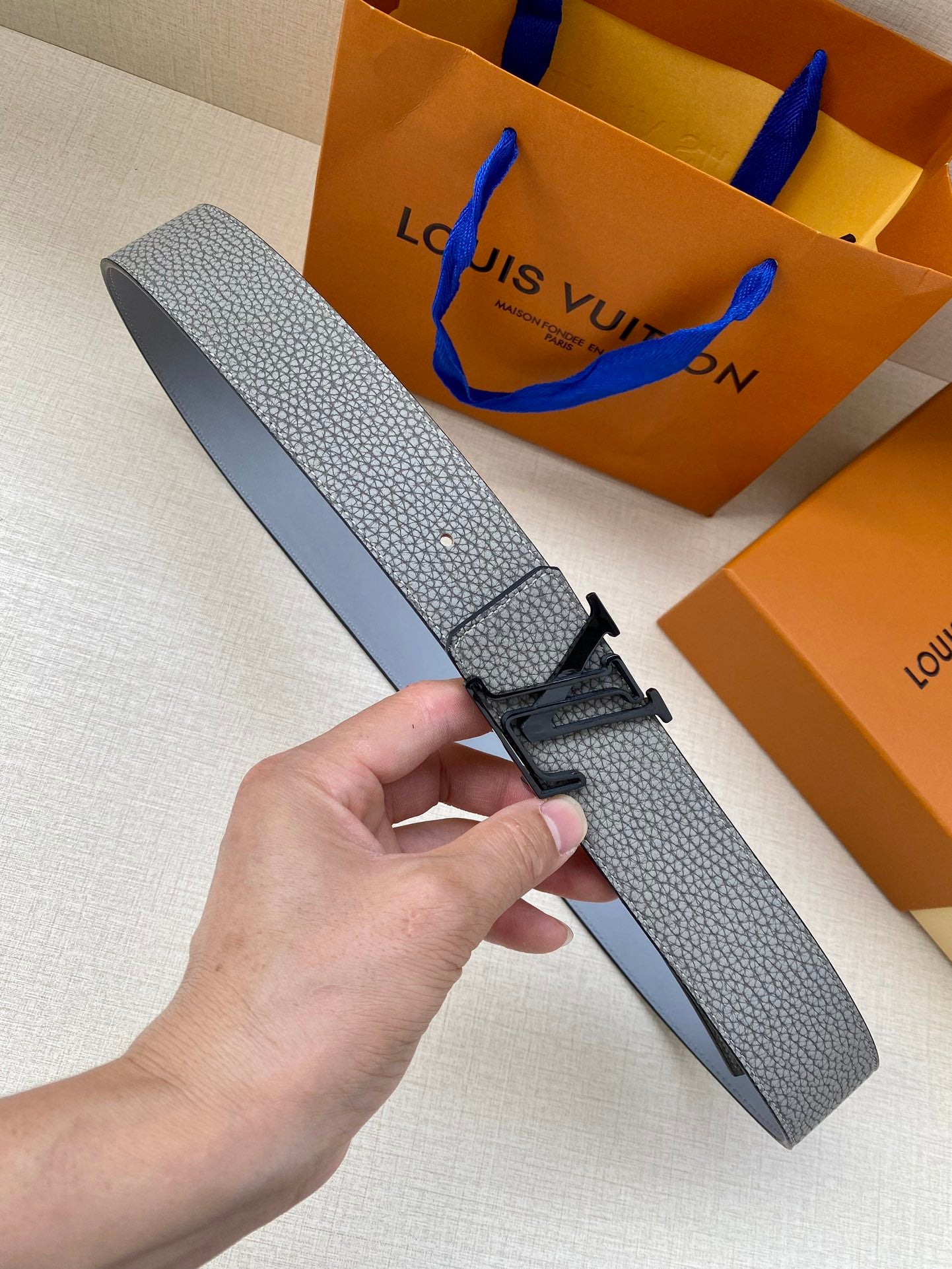 Louis Vuitton LV Initiales 40mm Grey Textured Leather Men's Belt with Matte Black Buckle - Designer Luxury Fashion Accessory