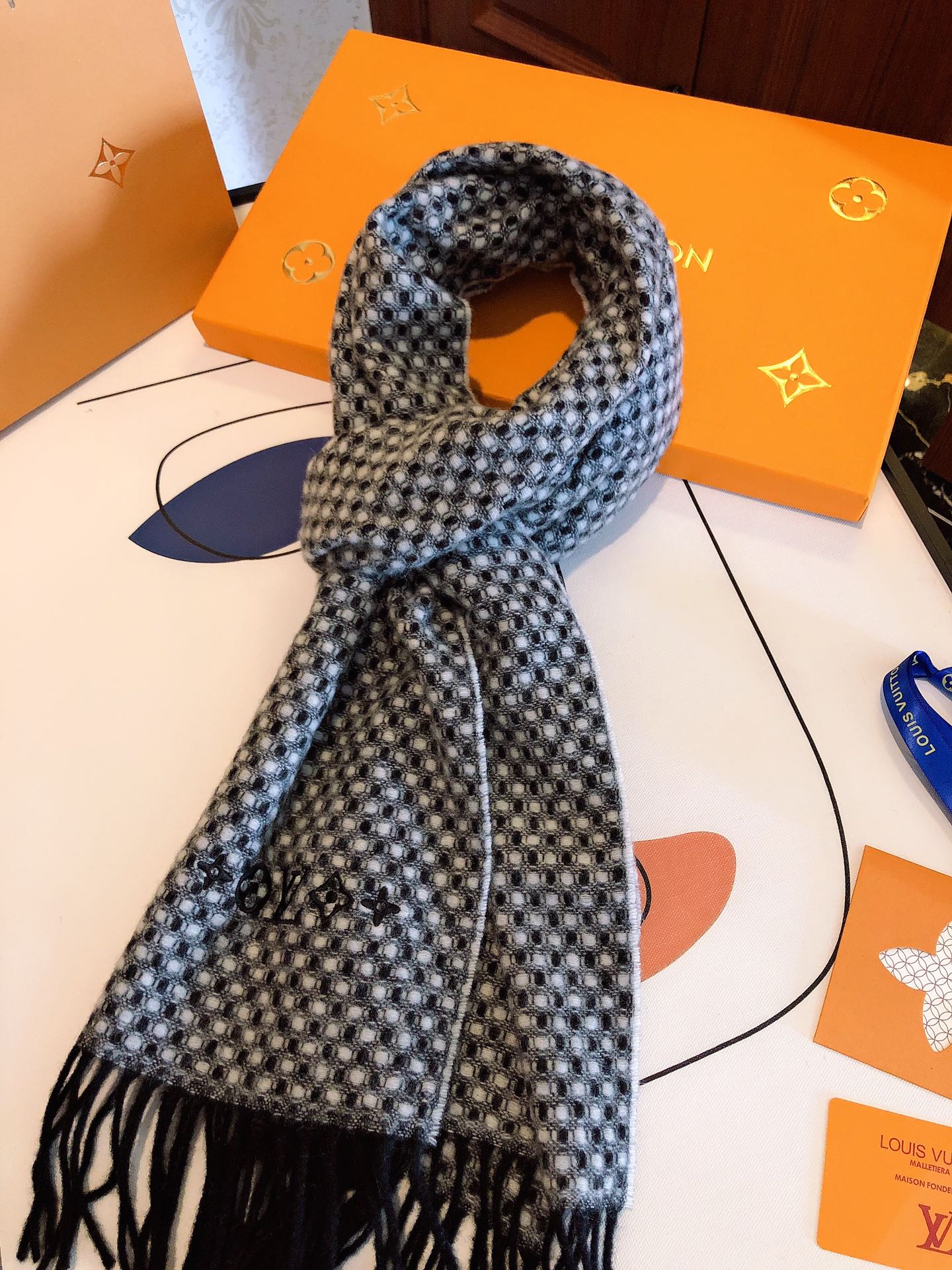 Men's Checkerboard Pattern Knit Scarf with Fringes - Black and Grey Winter Neckwear