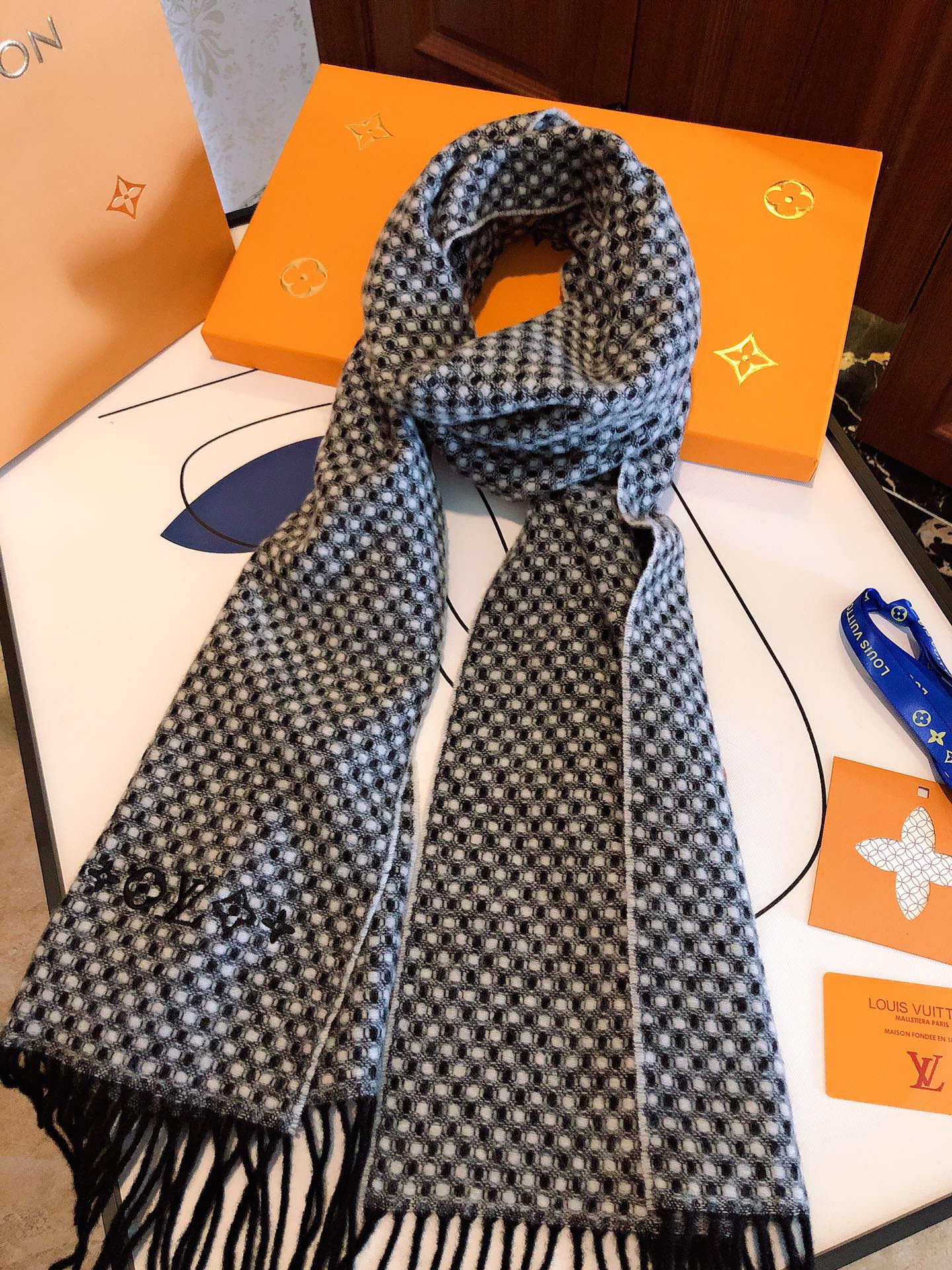 Men's Checkerboard Pattern Knit Scarf with Fringes - Black and Grey Winter Neckwear