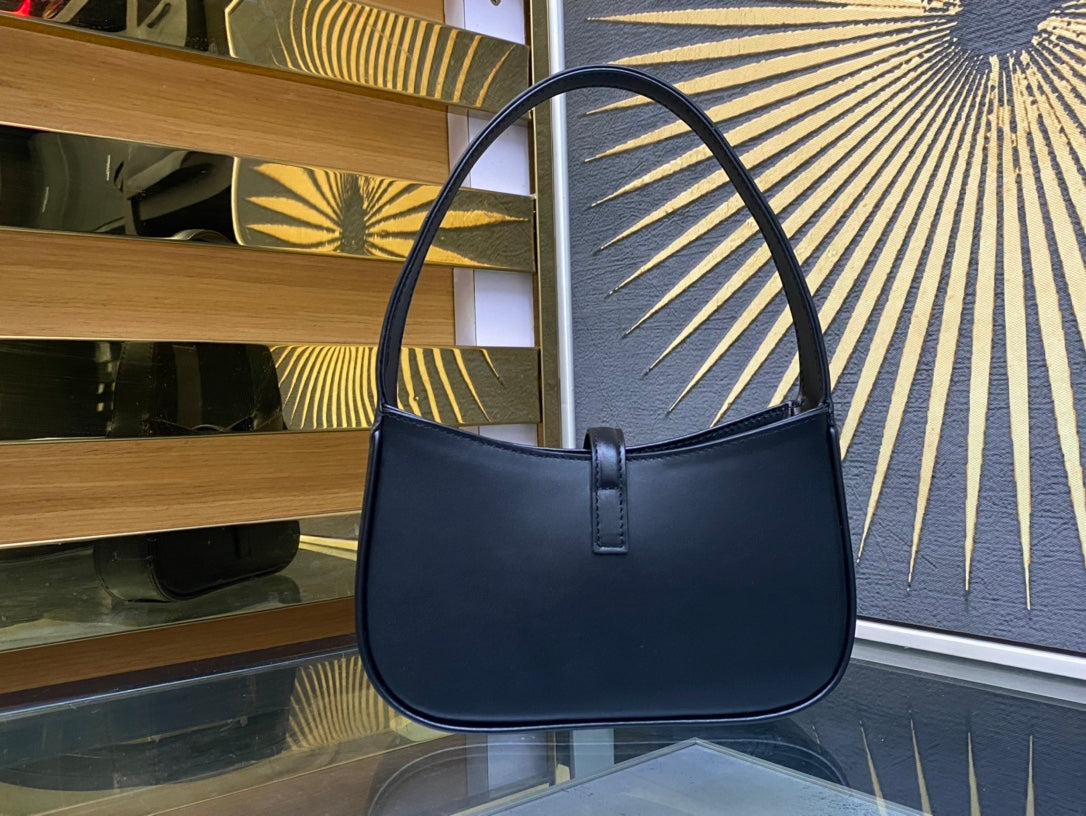Saint Laurent Le 5 à 7 Small Hobo Bag in Smooth Leather - Black