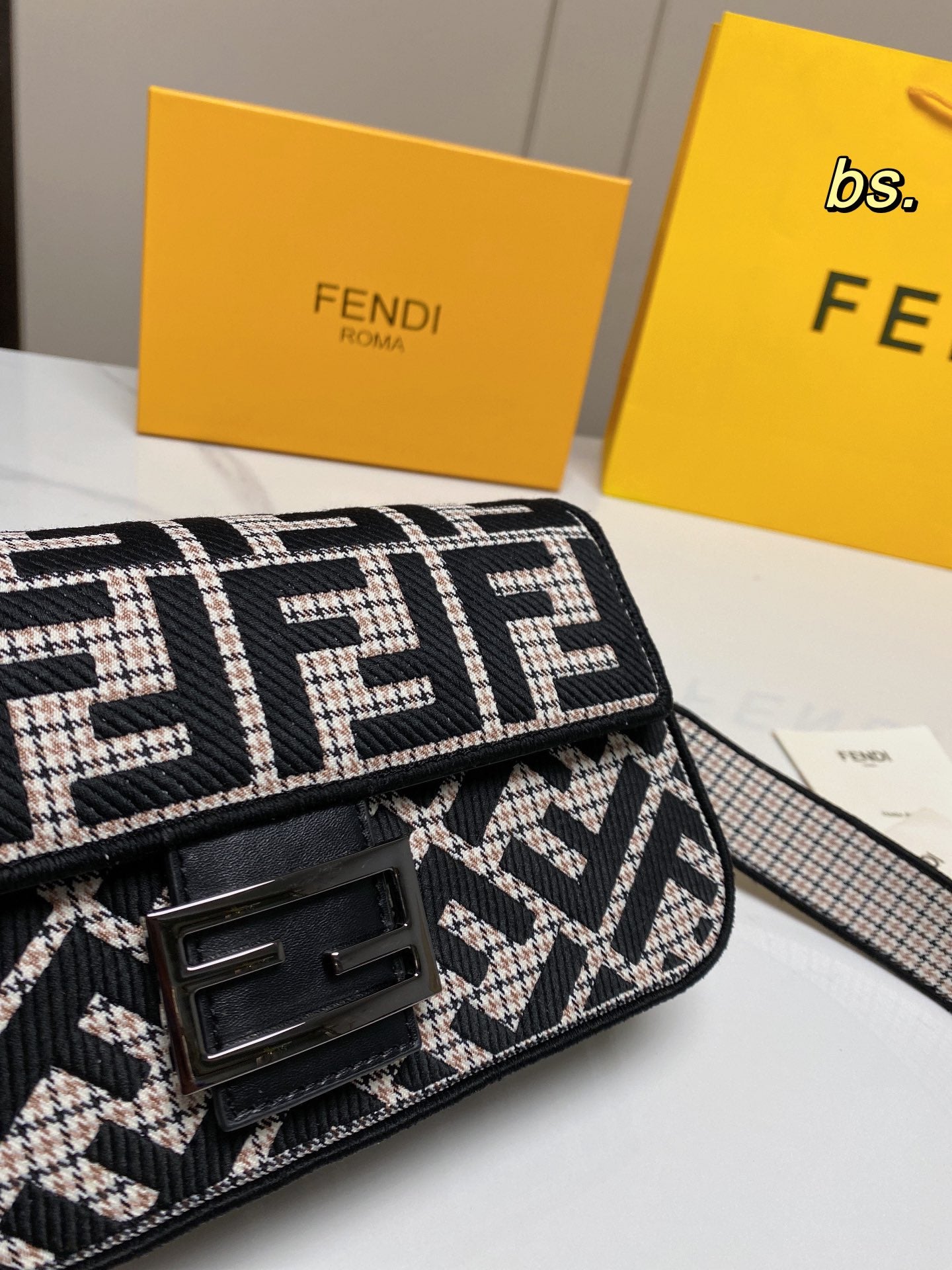 Fendi FF Monogram Canvas Baguette Shoulder Bag - Black/White