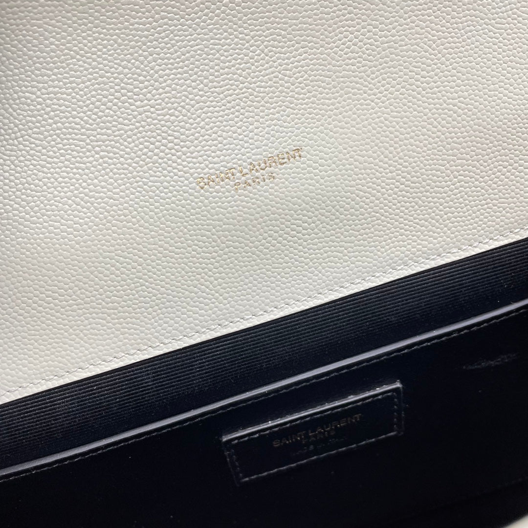 Saint Laurent Envelope Medium Bag in Quilted Leather - White/Gold