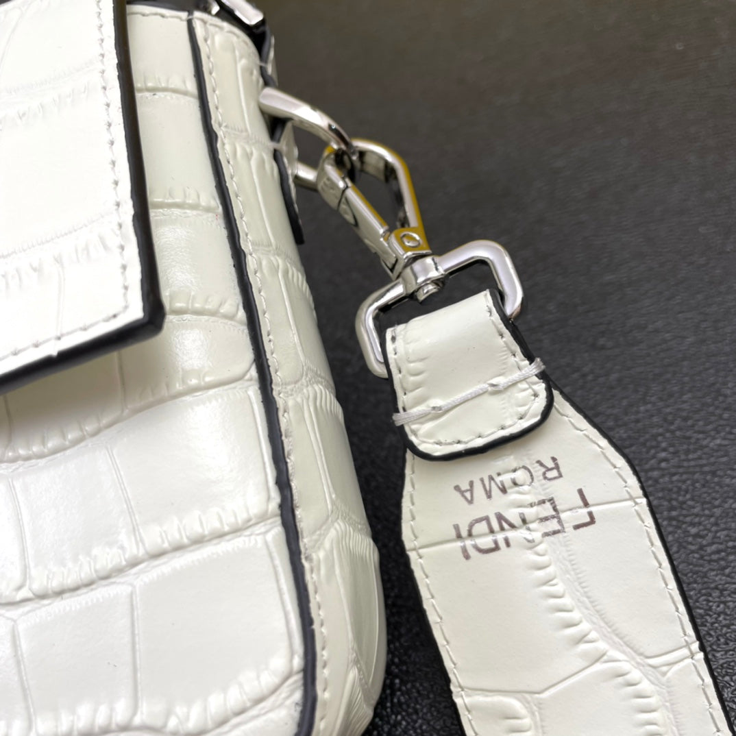 Fendi Baguette White Textured Leather Shoulder Bag - 26x5x15cm