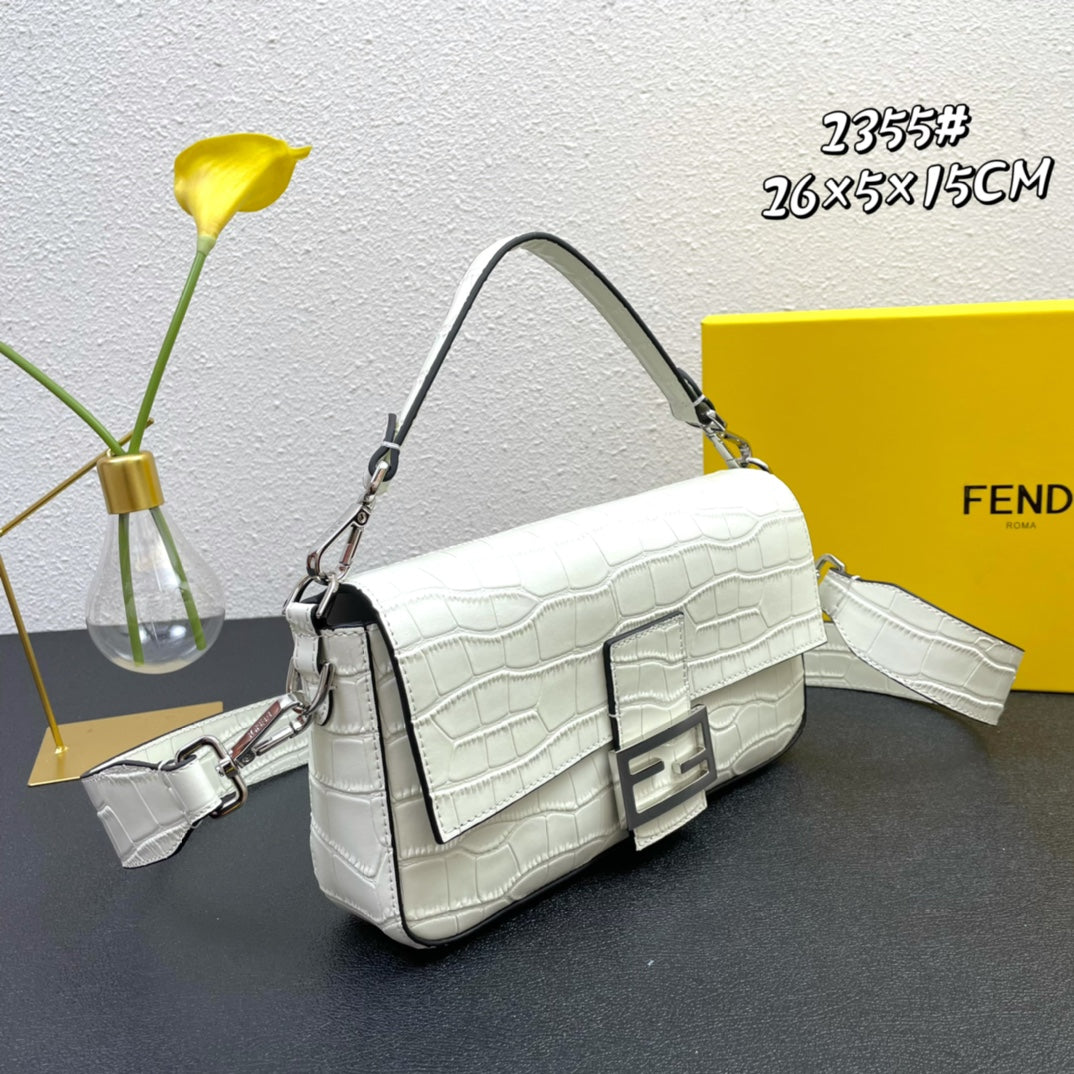 Fendi Baguette White Textured Leather Shoulder Bag - 26x5x15cm